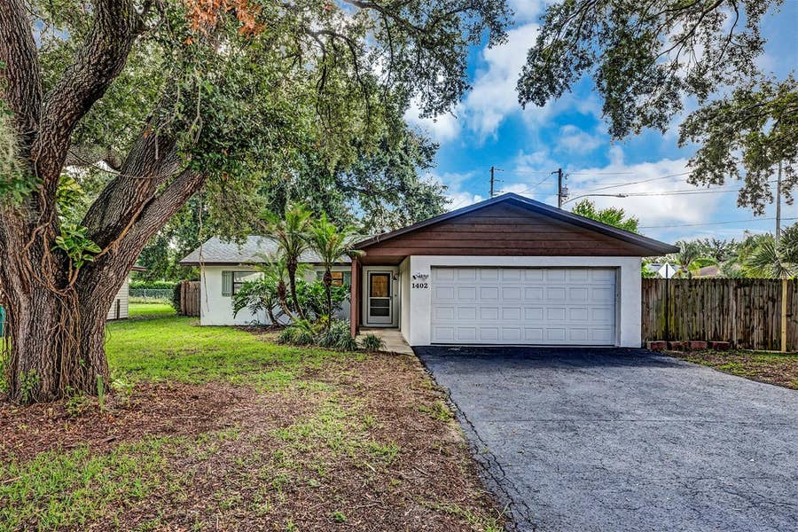 Property photo for 1402 CRYSTAL COURT, Tavares, FL