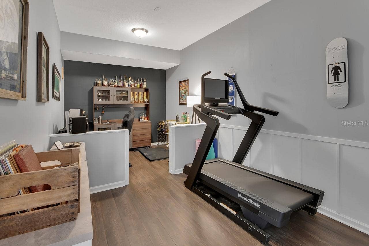 Office/Bonus Room (Enclosed 1 car garage)