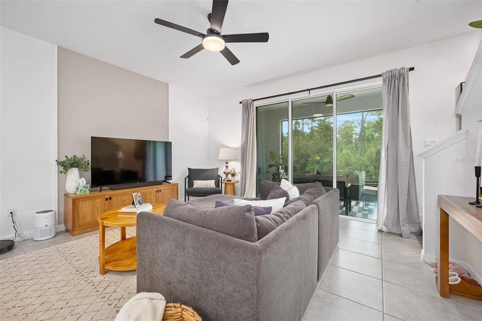 166 REENA DRIVE, Daytona Beach, FL 32117 Sliders to lanai