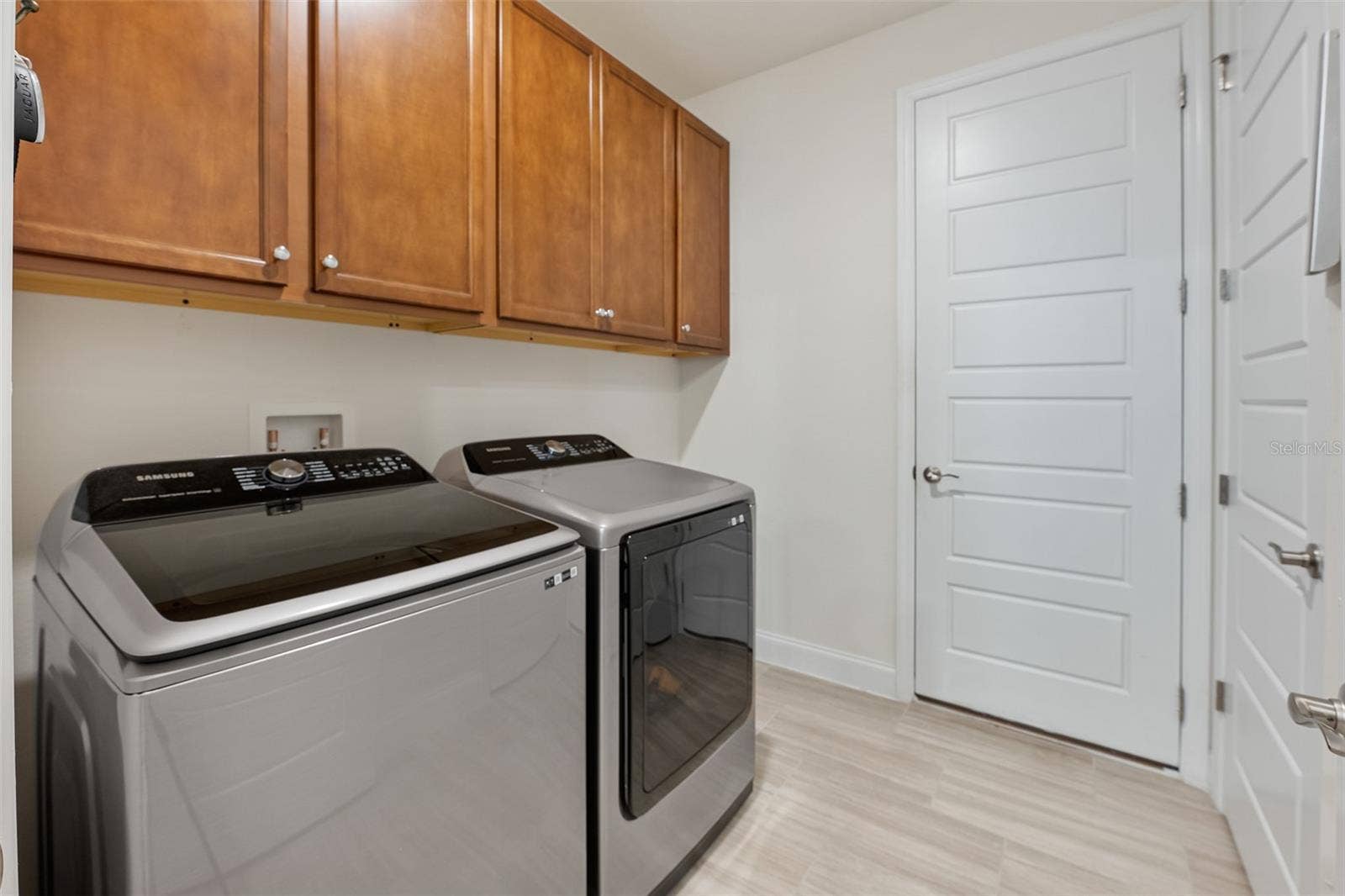 2844 MONAGHAN DRIVE, Ormond Beach, FL 32174 Upper cabinets