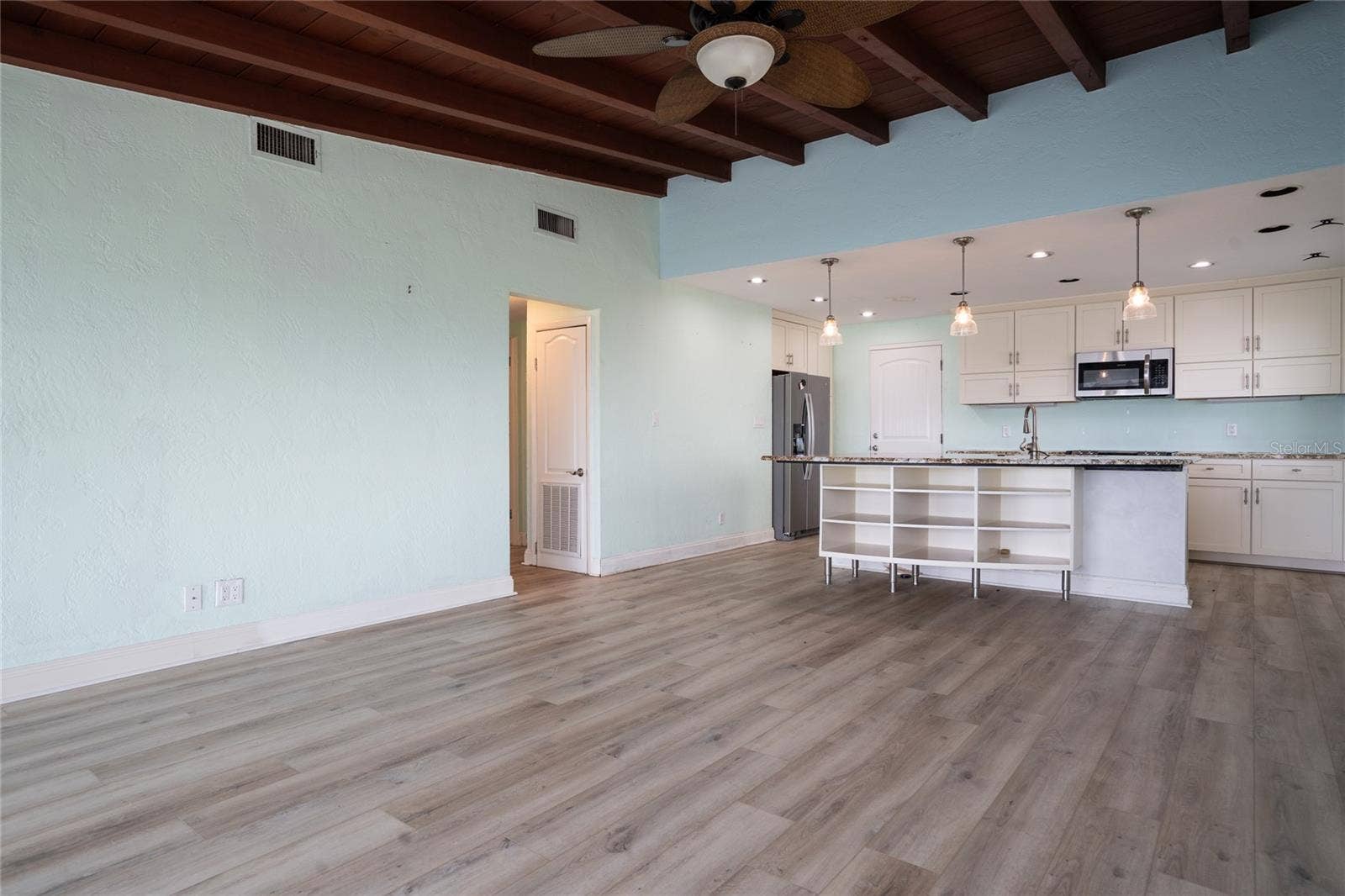 10 OCEAN EDGE DRIVE, Ormond Beach, FL 32176 Livingroom!