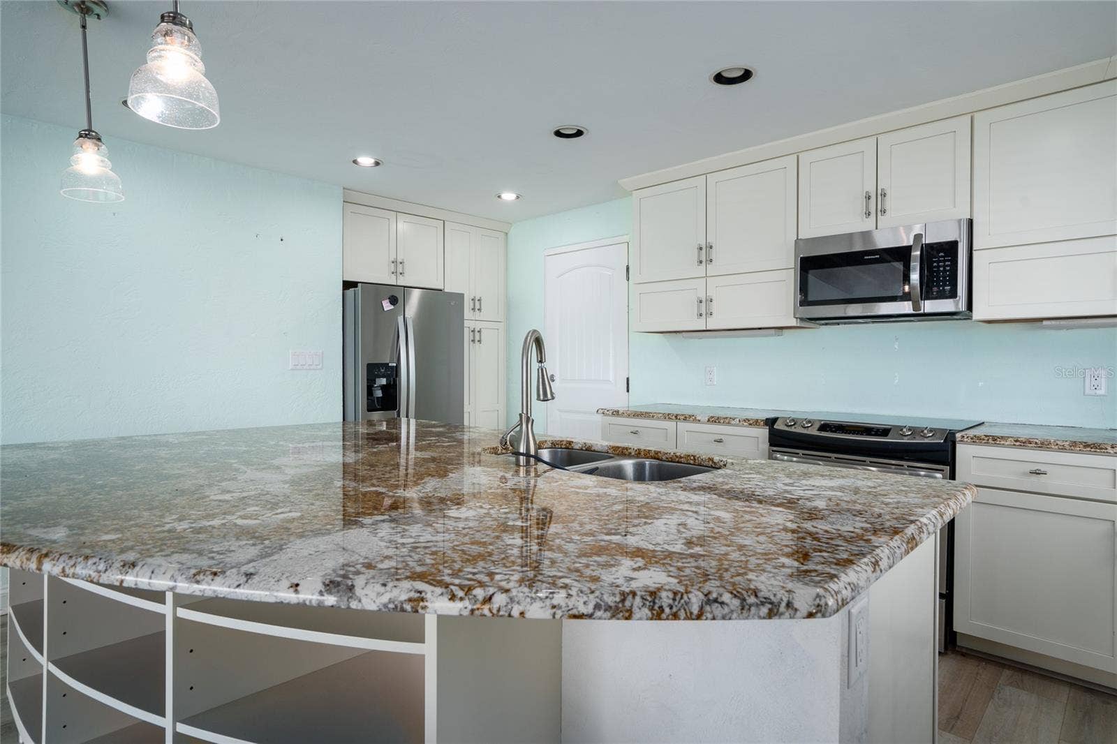 10 OCEAN EDGE DRIVE, Ormond Beach, FL 32176 Granite counters!