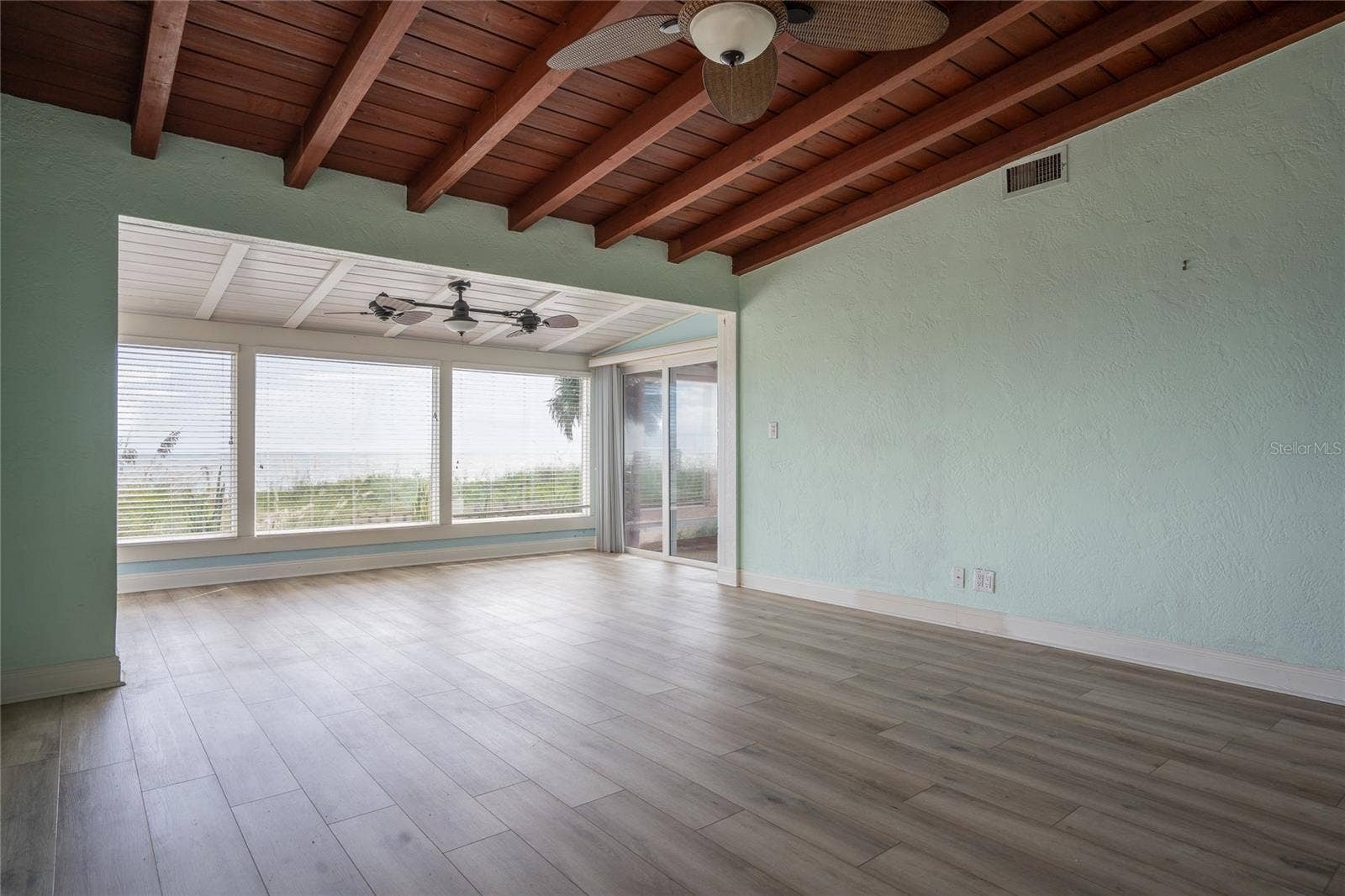 10 OCEAN EDGE DRIVE, Ormond Beach, FL 32176 Floor to ceiling Florida room!