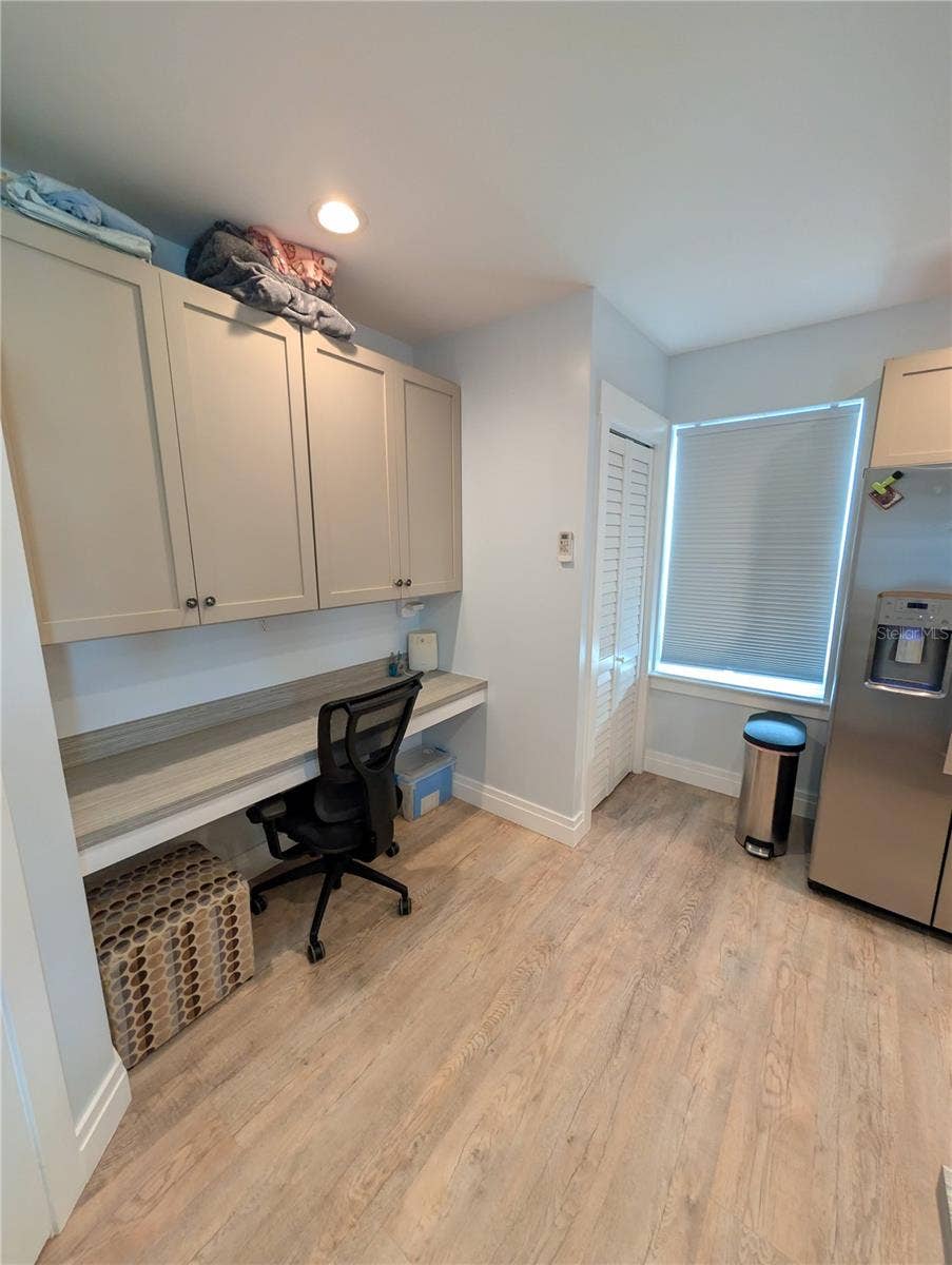414 JESSAMINE BOULEVARD, Daytona Beach, FL 32118 Apartment desk/workspace
