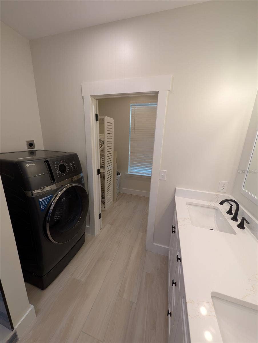 414 JESSAMINE BOULEVARD, Daytona Beach, FL 32118 Main House...washing machine/dryer in primary bathroom