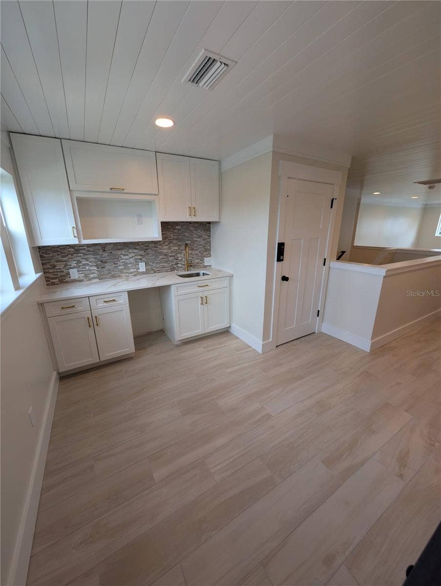 414 JESSAMINE BOULEVARD, Daytona Beach, FL 32118 Main House...3rd floor kitchenette