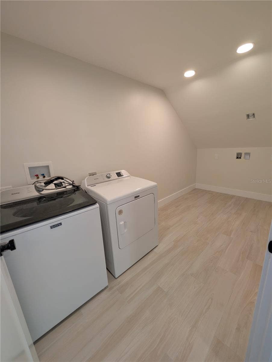 414 JESSAMINE BOULEVARD, Daytona Beach, FL 32118 Main House...3rd floor laundry room