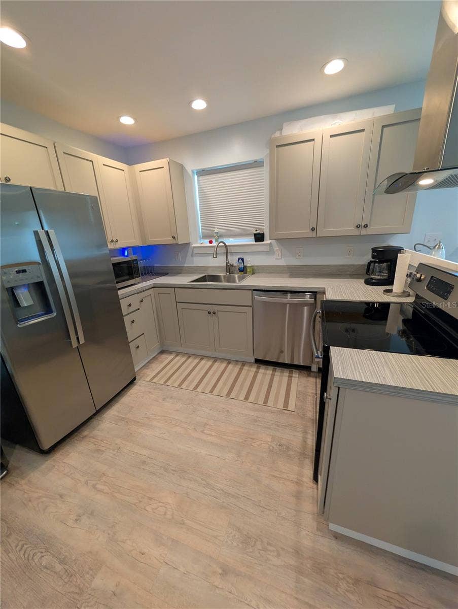 414 JESSAMINE BOULEVARD, Daytona Beach, FL 32118 Apartment kitchen