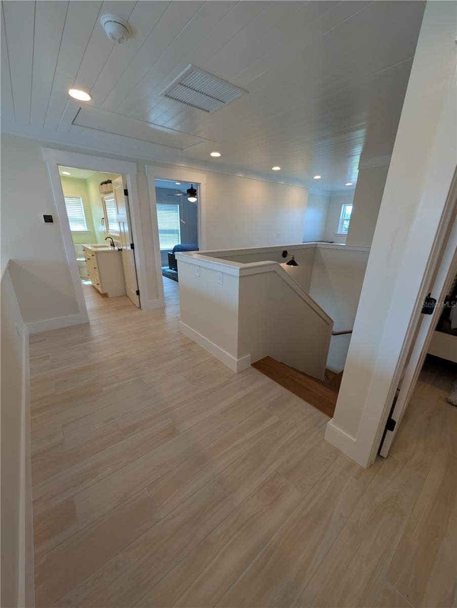 414 JESSAMINE BOULEVARD, Daytona Beach, FL 32118 Main House...3rd floor hallway