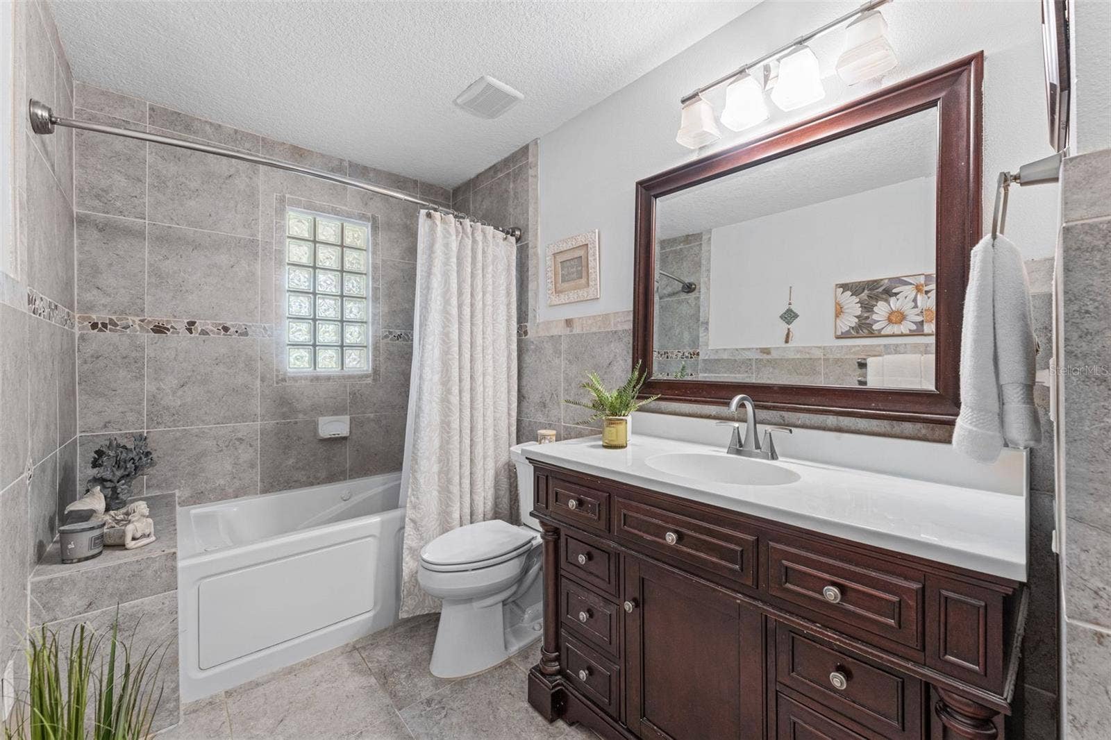 2131 W POINSETTIA DRIVE, Port Orange, FL 32128 2131 W POINSETTIA DRIVE, Port Orange, FL 32128