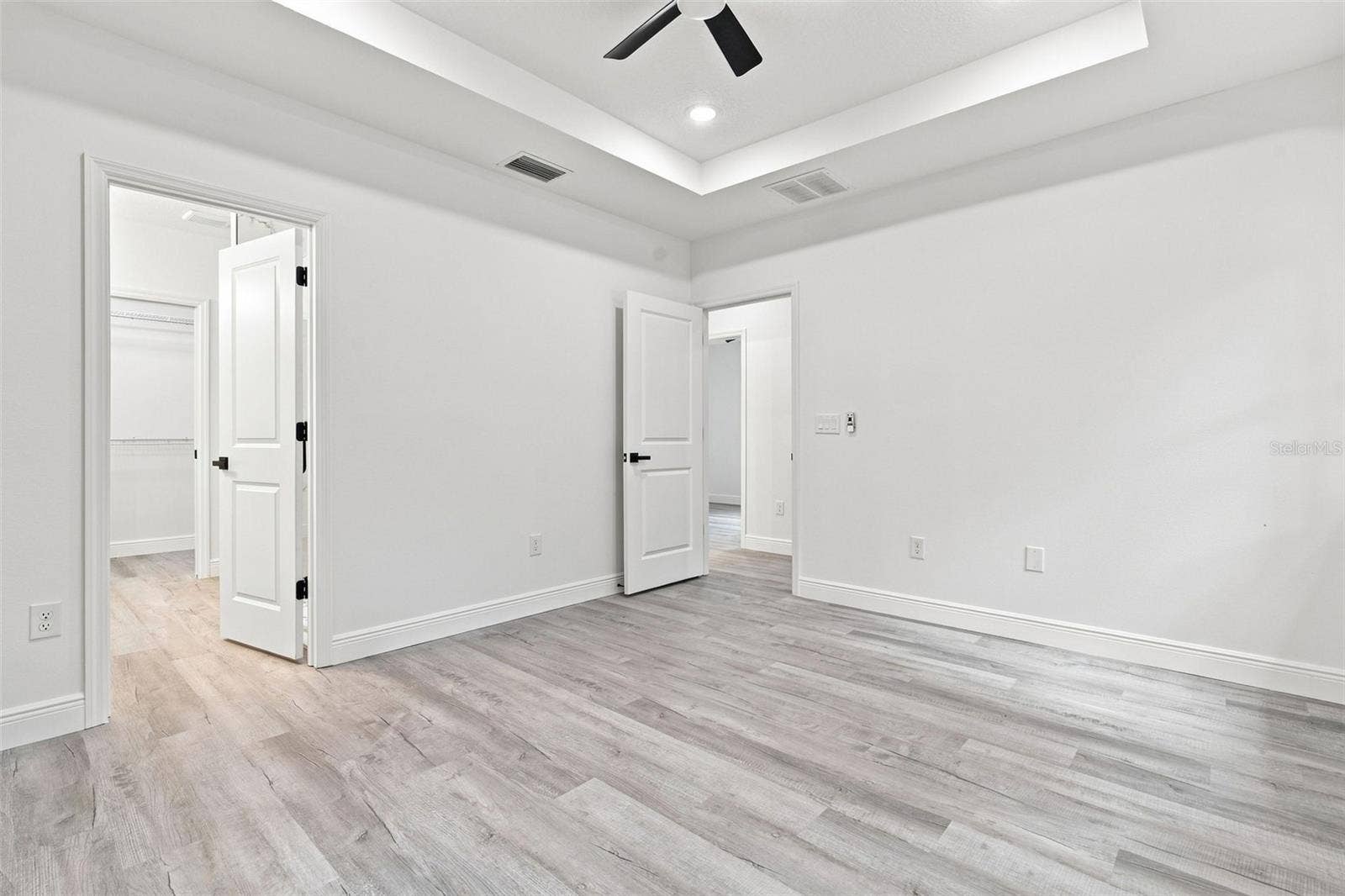 1111 S ADELLE AVENUE, Deland, FL 32720
