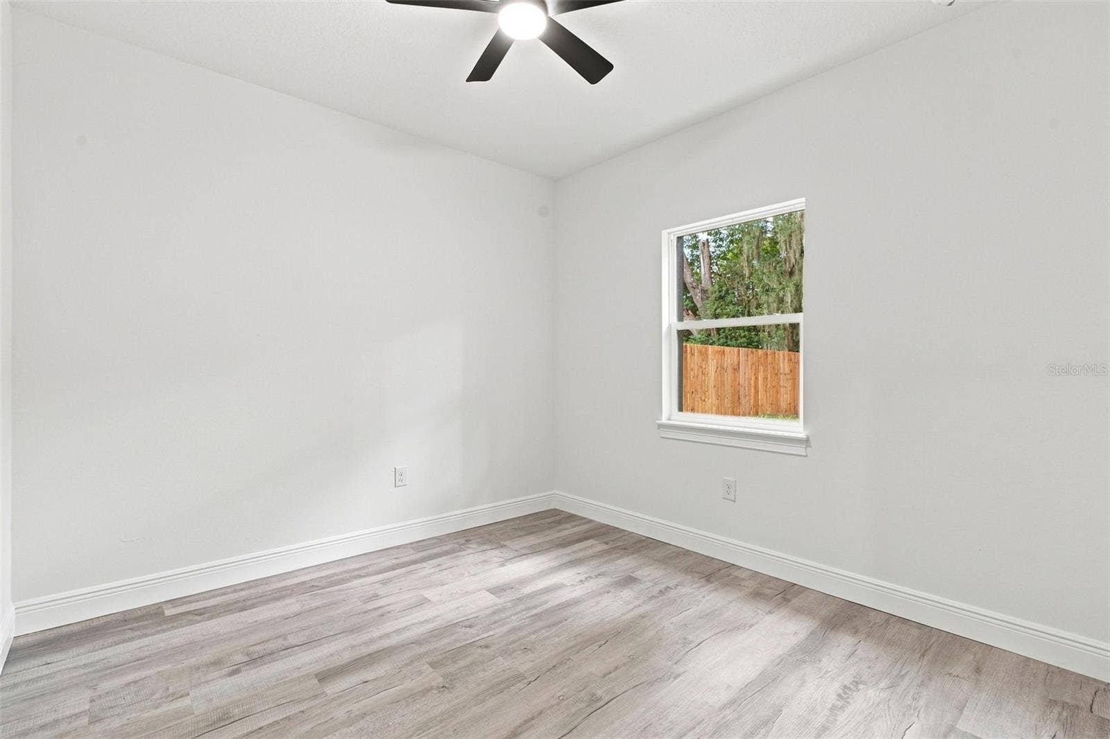 1111 S ADELLE AVENUE, Deland, FL 32720