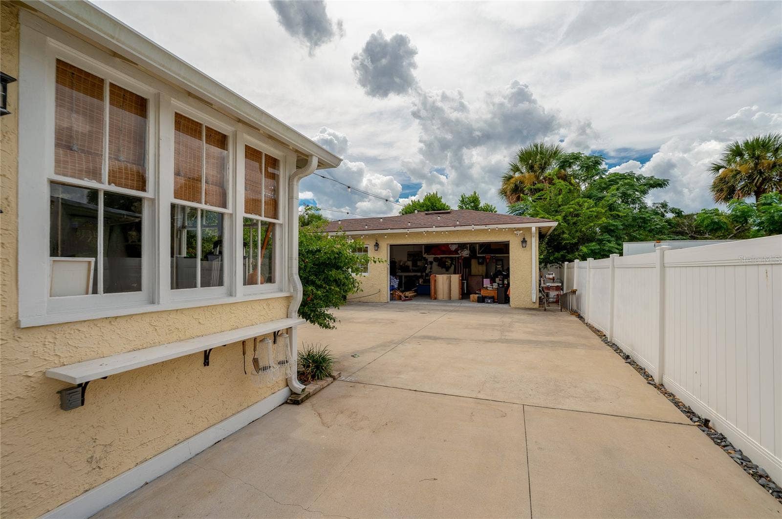 417 N GRANDVIEW AVENUE, Daytona Beach, FL 32118 Driveway