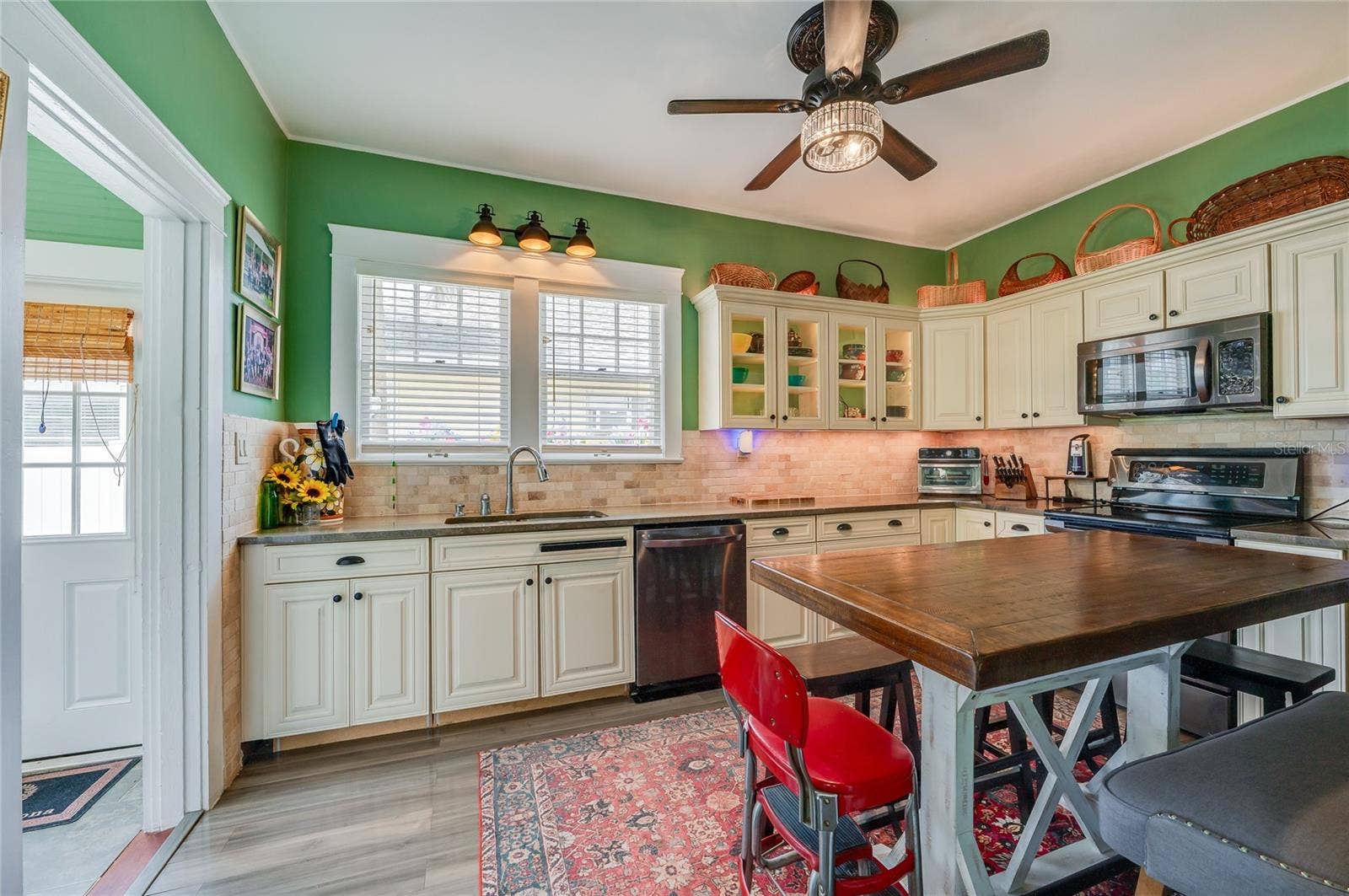417 N GRANDVIEW AVENUE, Daytona Beach, FL 32118 Kitchen
