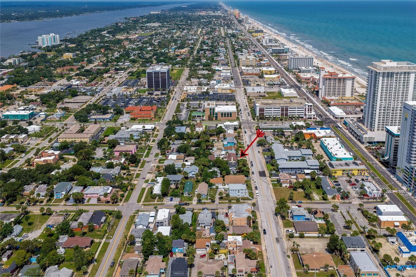 417 N GRANDVIEW AVENUE, Daytona Beach, FL 32118 Amazing location!
