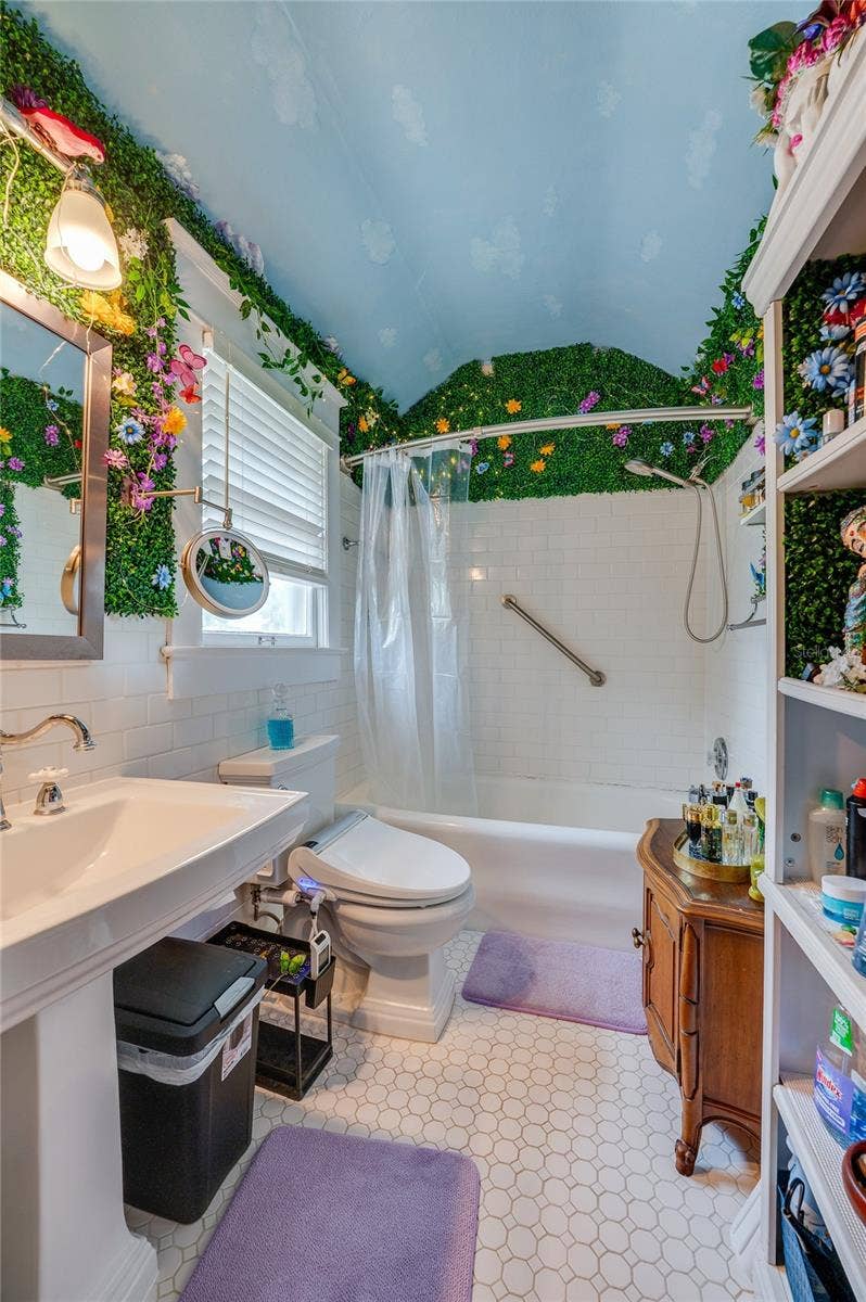 417 N GRANDVIEW AVENUE, Daytona Beach, FL 32118 Primary bathroom