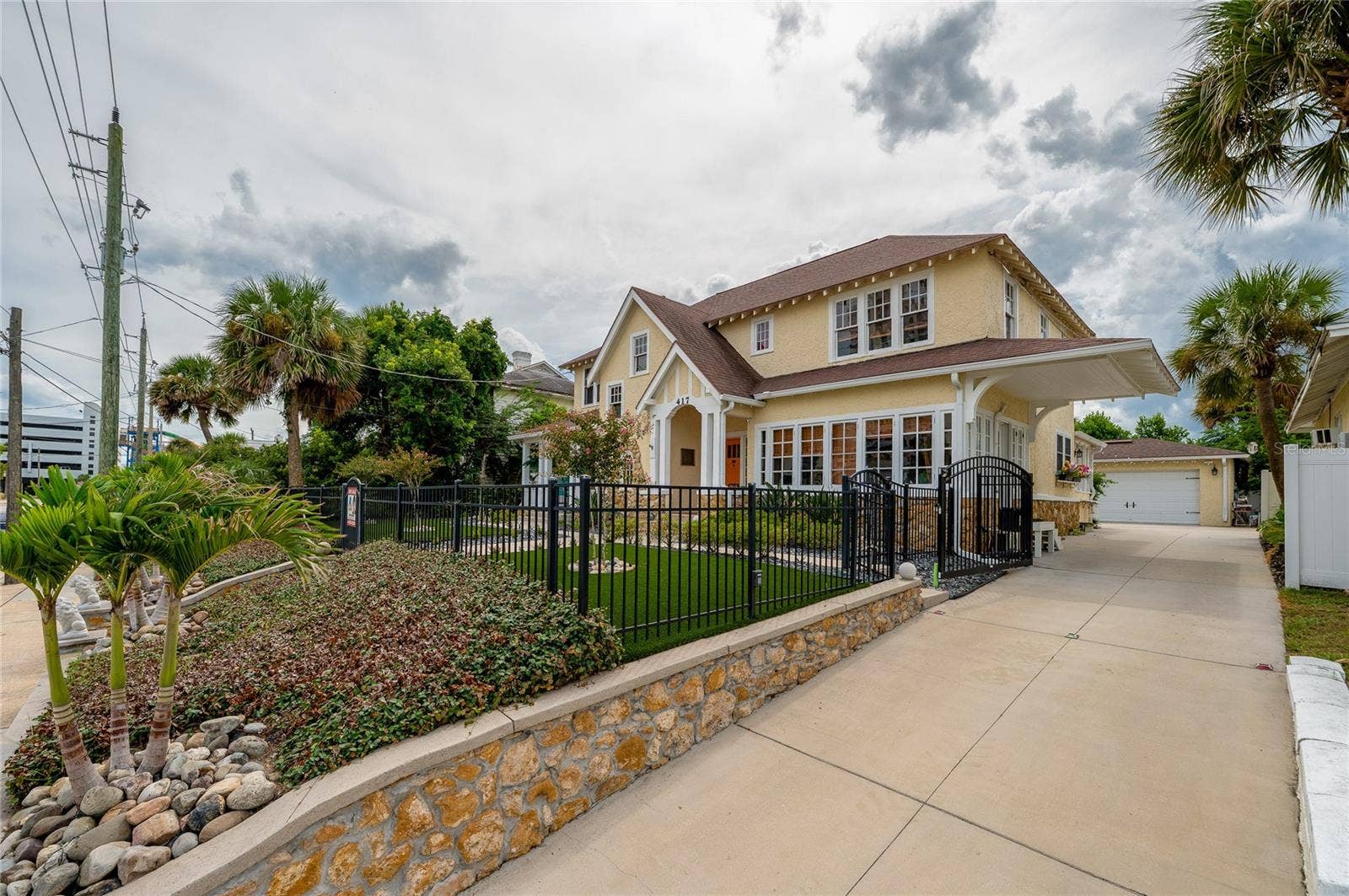 417 N GRANDVIEW AVENUE, Daytona Beach, FL 32118 Long driveway