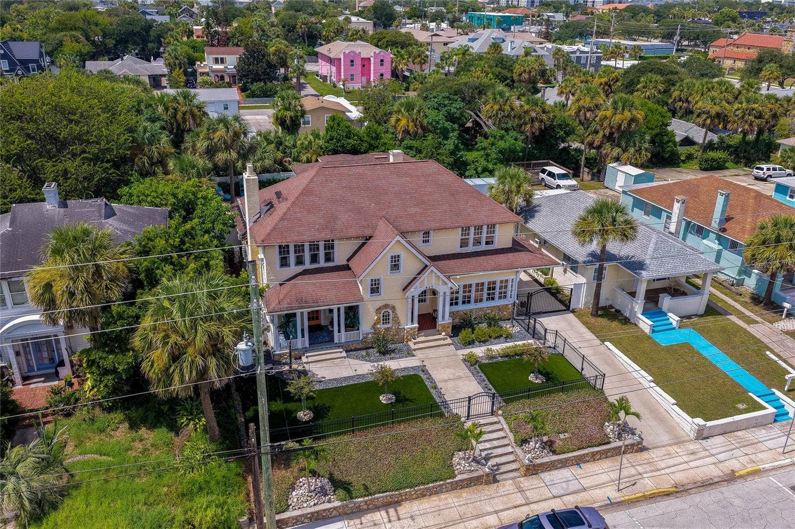 417 N GRANDVIEW AVENUE, Daytona Beach, FL 32118 Part of the Seabreeze Historic District