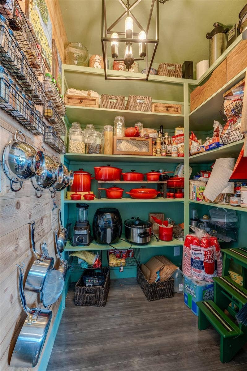 417 N GRANDVIEW AVENUE, Daytona Beach, FL 32118 Pantry