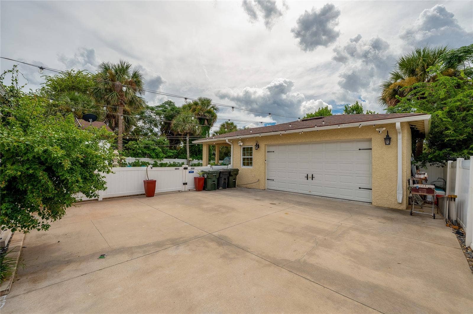 417 N GRANDVIEW AVENUE, Daytona Beach, FL 32118 2-car oversized detached garage