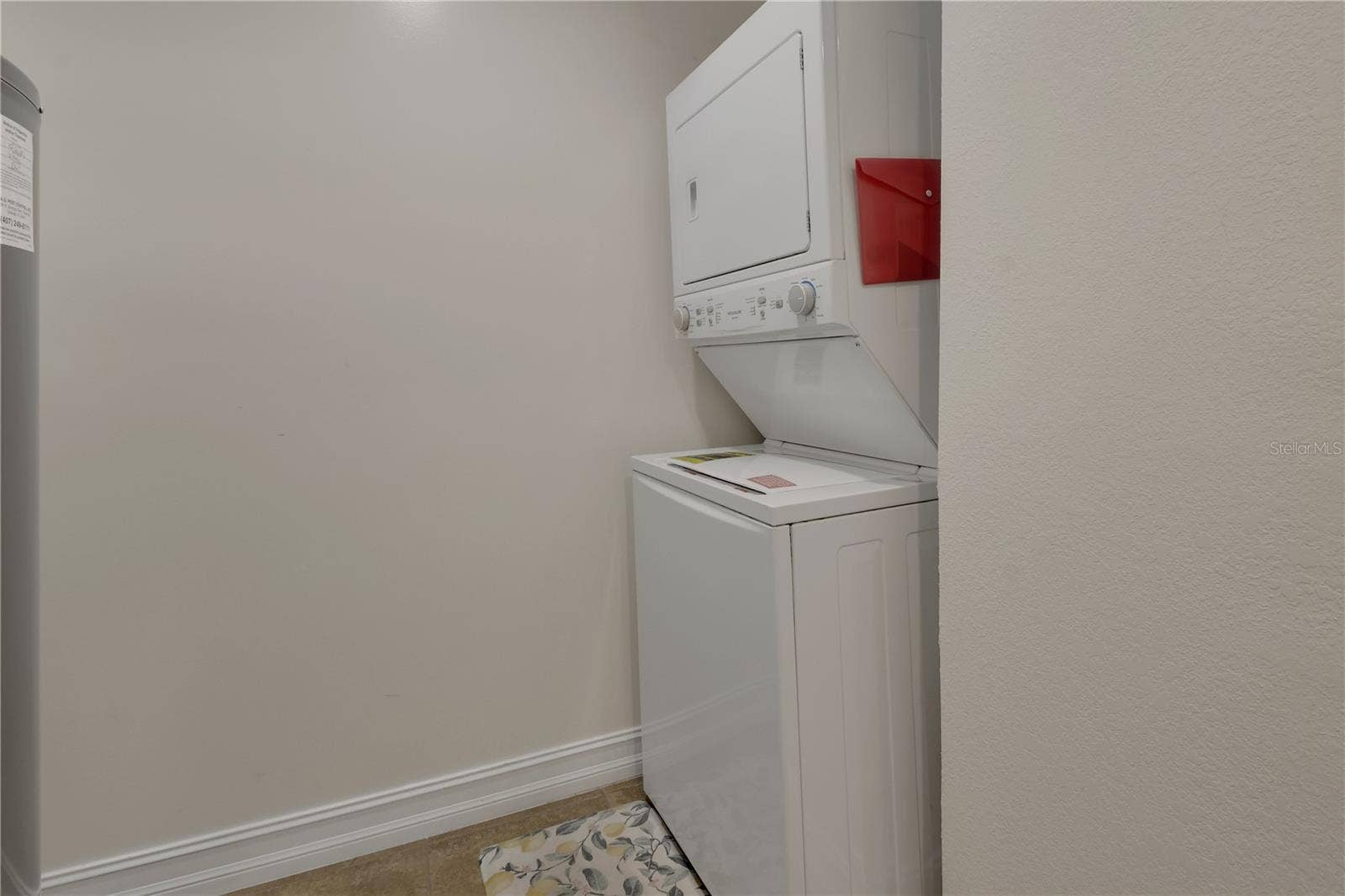 903 E NEW YORK AVENUE, Deland, FL 32724 DOWN STAIRS LAUNDRY
