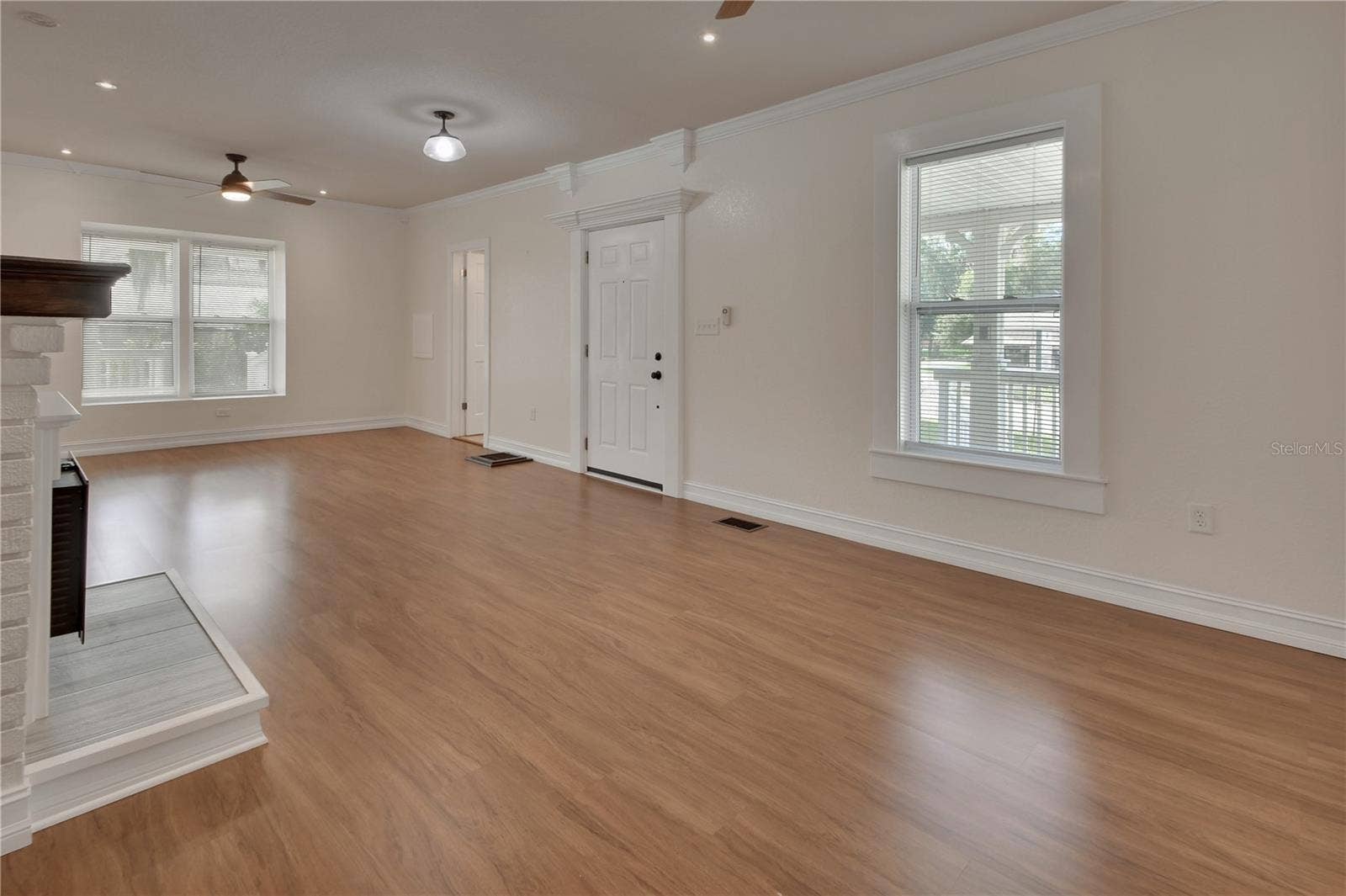903 E NEW YORK AVENUE, Deland, FL 32724 DOWN LIVING ROOM