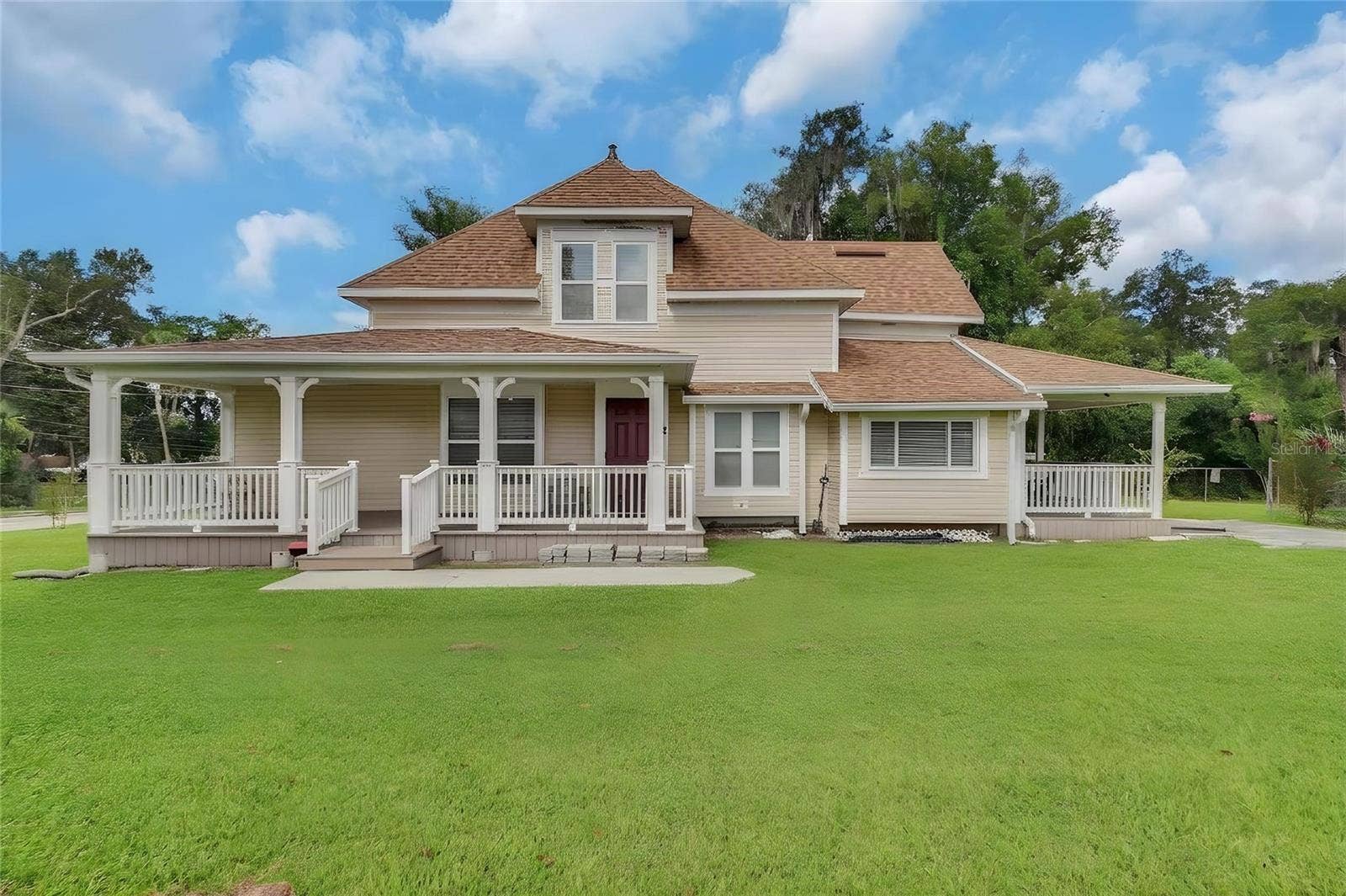 903 E NEW YORK AVENUE, Deland, FL 32724 903 E NEW YORK AVENUE, Deland, FL 32724