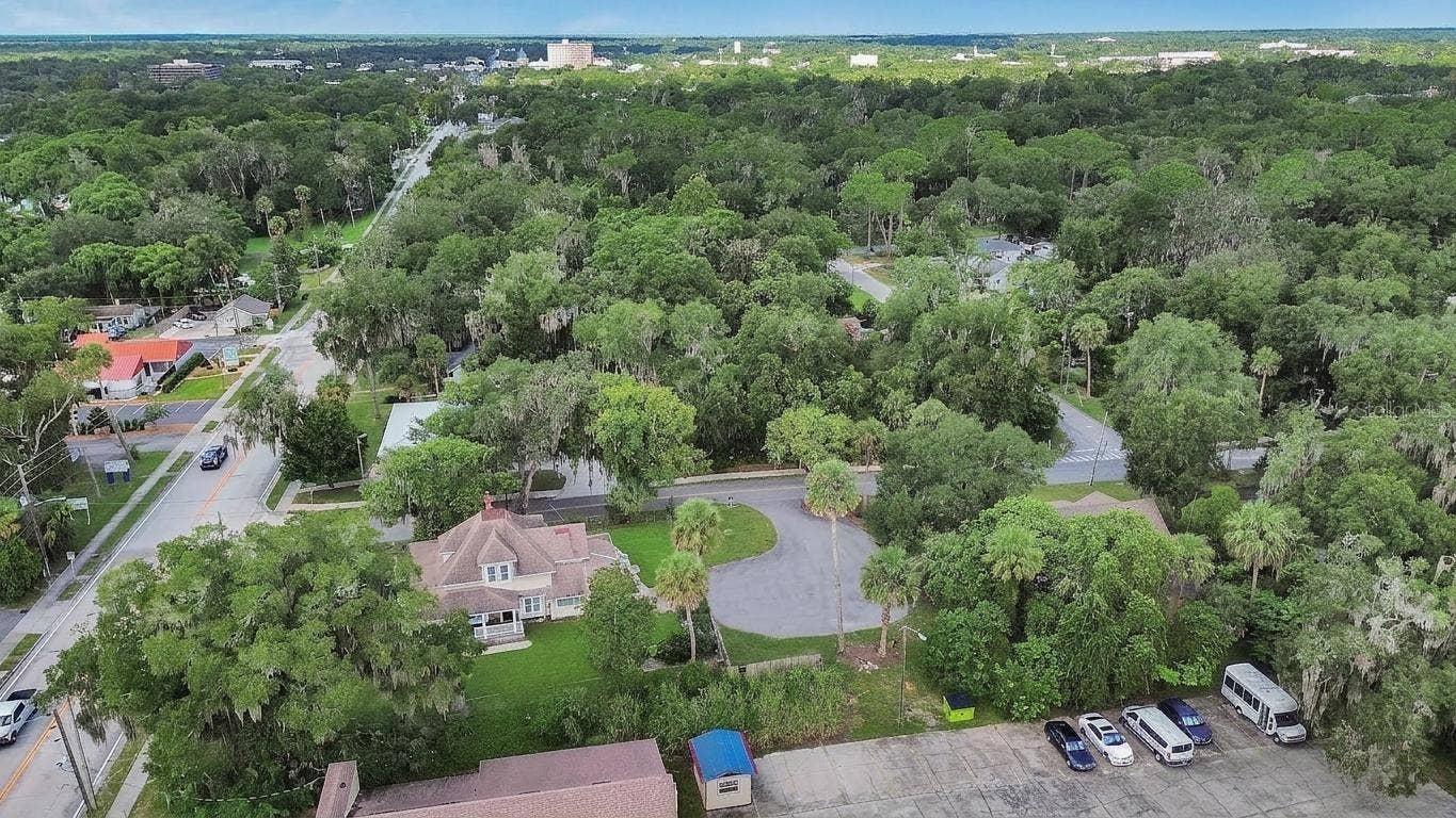 903 E NEW YORK AVENUE, Deland, FL 32724 903 E NEW YORK AVENUE, Deland, FL 32724