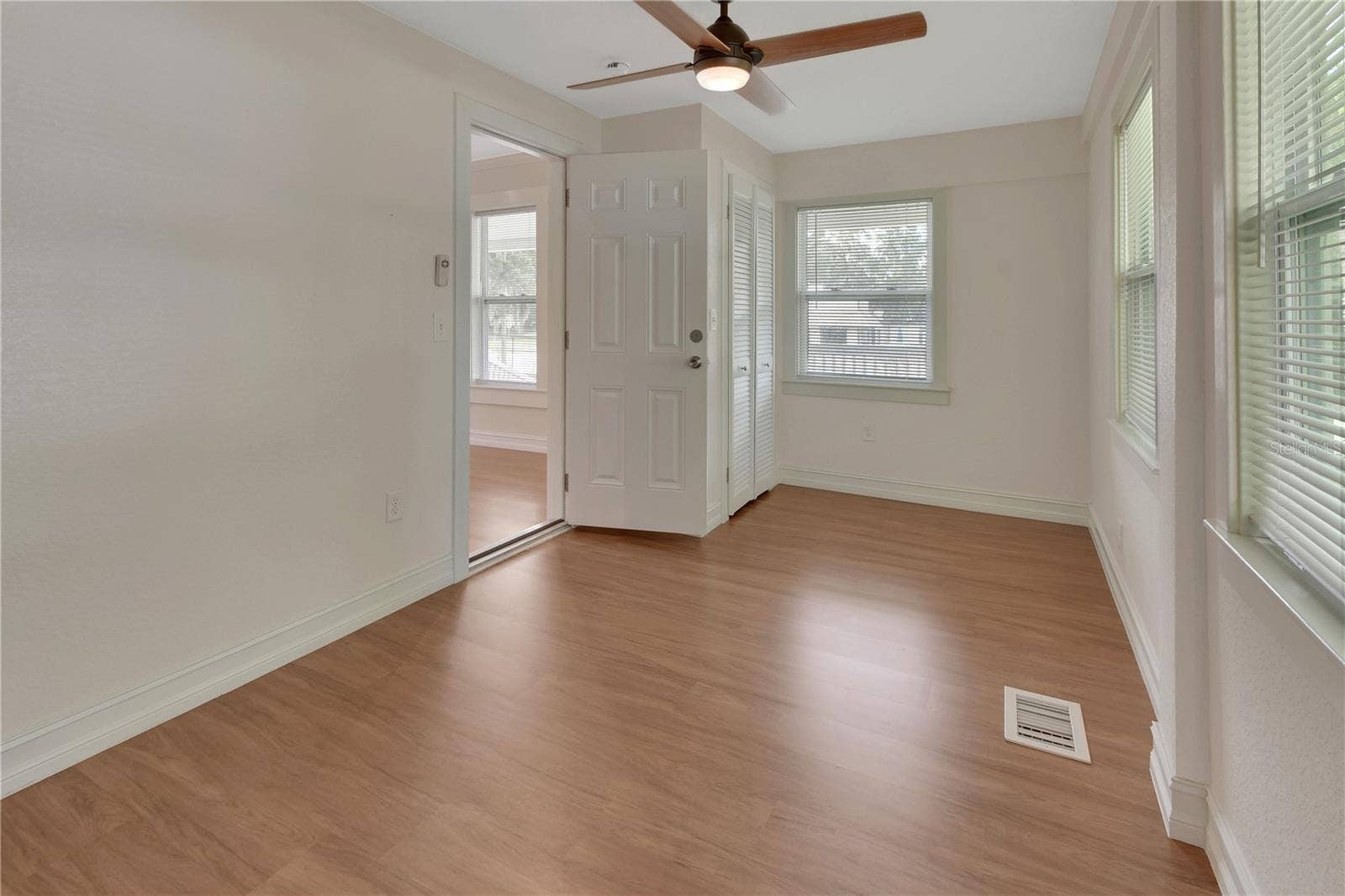 903 E NEW YORK AVENUE, Deland, FL 32724 903 E NEW YORK AVENUE, Deland, FL 32724