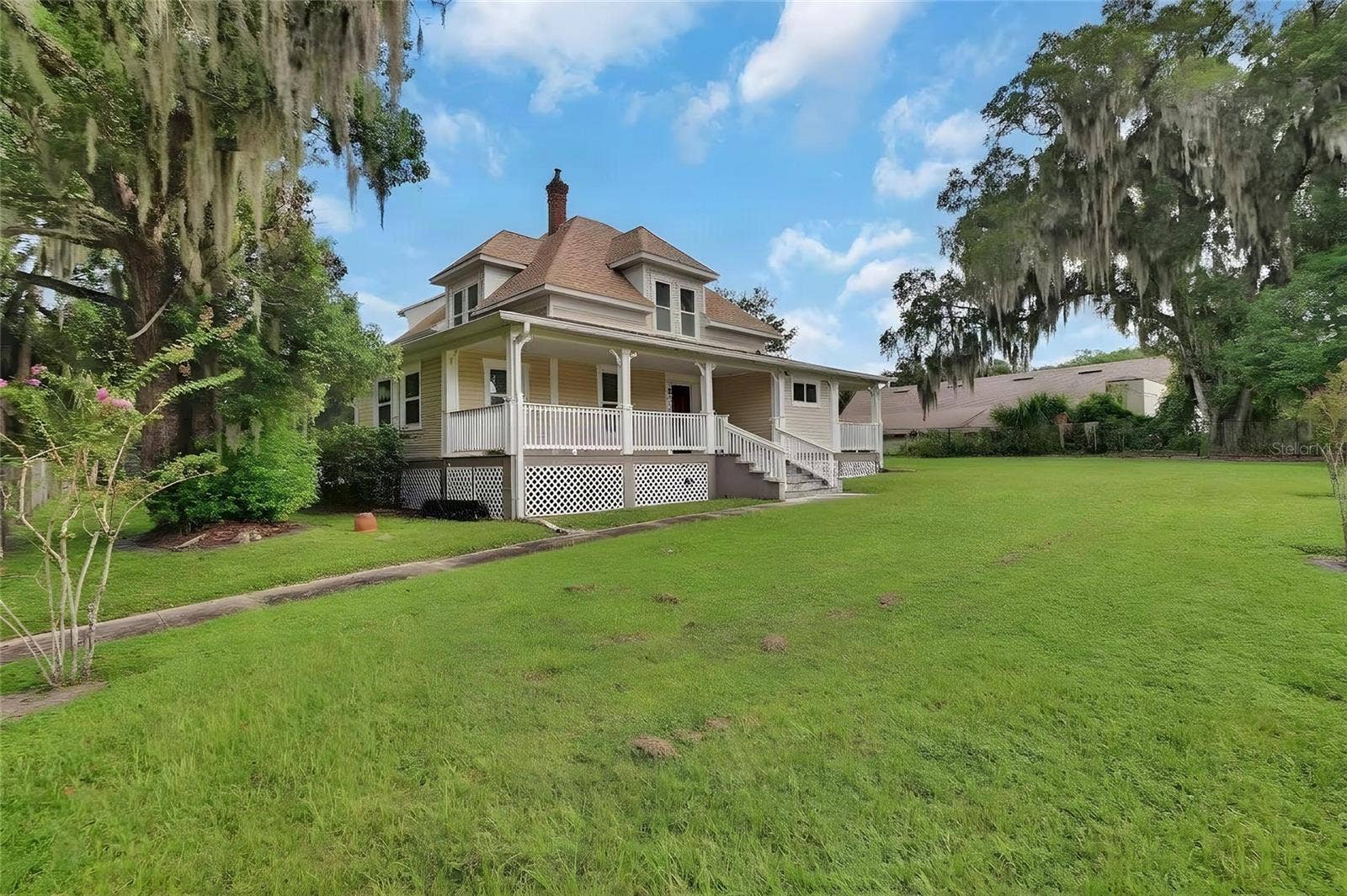 903 E NEW YORK AVENUE, Deland, FL 32724 903 E NEW YORK AVENUE, Deland, FL 32724