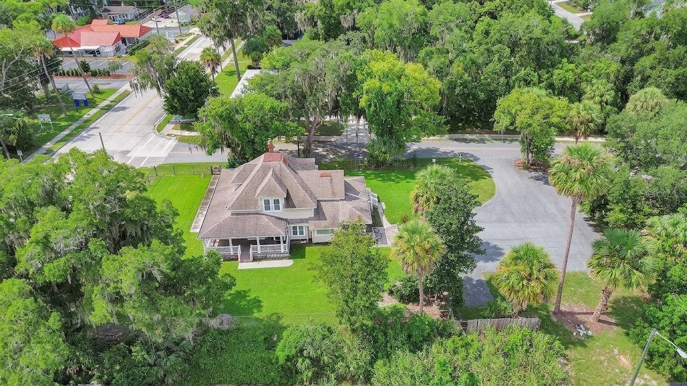 903 E NEW YORK AVENUE, Deland, FL 32724 903 E NEW YORK AVENUE, Deland, FL 32724
