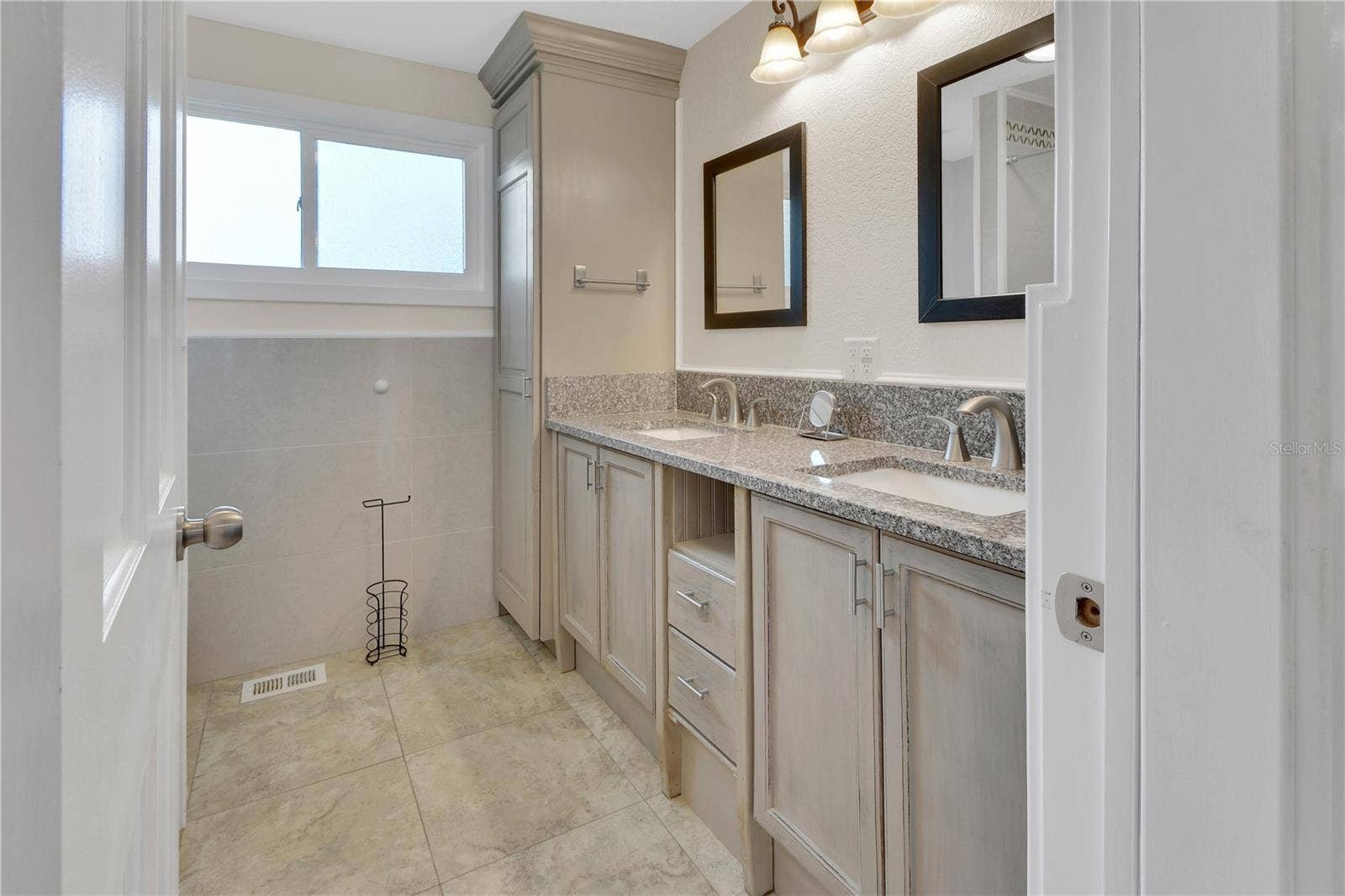 903 E NEW YORK AVENUE, Deland, FL 32724 DOWNSTAIRS BATH