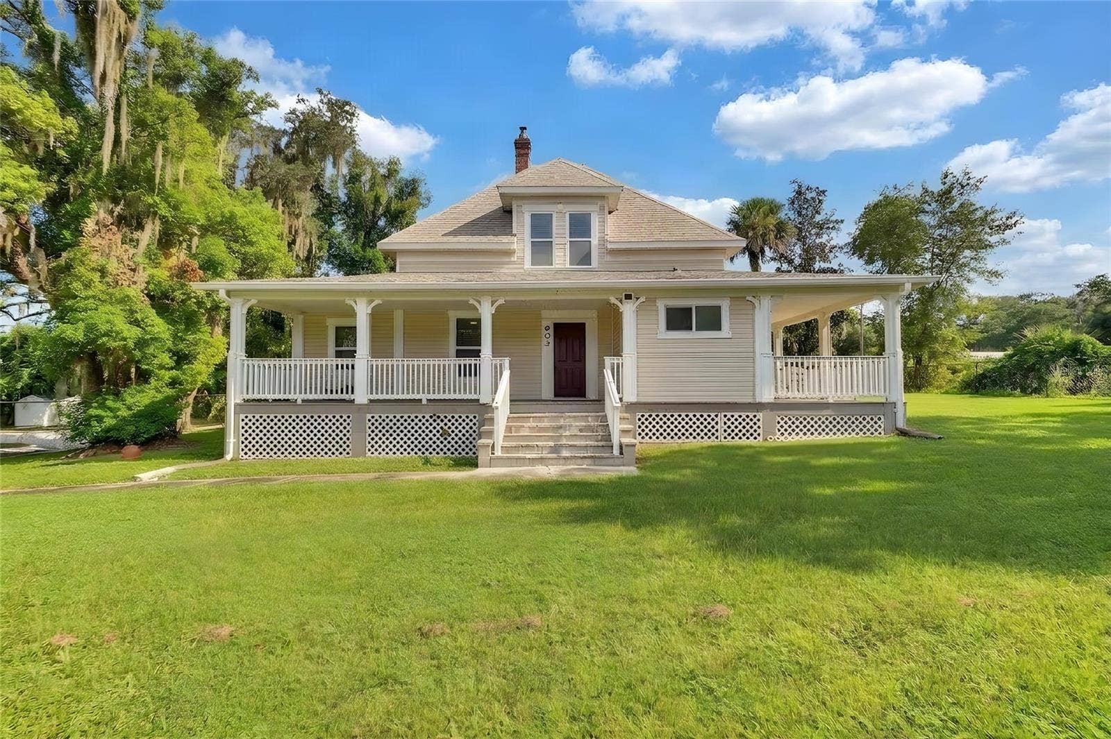 903 E NEW YORK AVENUE, Deland, FL 32724 903 E NEW YORK AVENUE, Deland, FL 32724