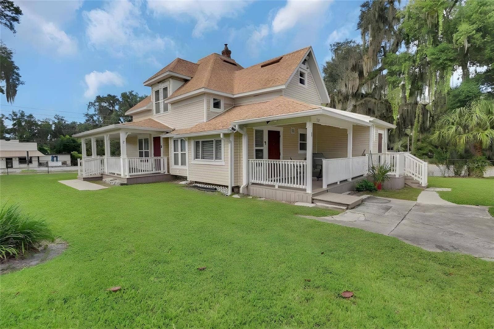 903 E NEW YORK AVENUE, Deland, FL 32724 903 E NEW YORK AVENUE, Deland, FL 32724