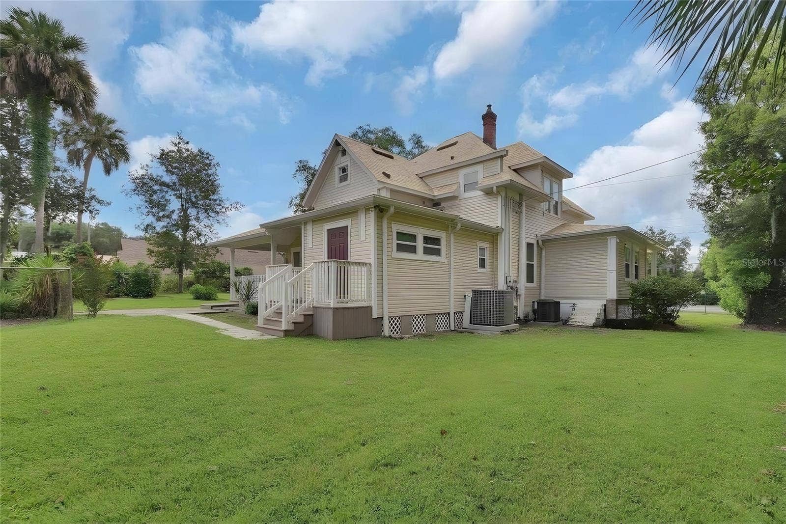 903 E NEW YORK AVENUE, Deland, FL 32724 903 E NEW YORK AVENUE, Deland, FL 32724