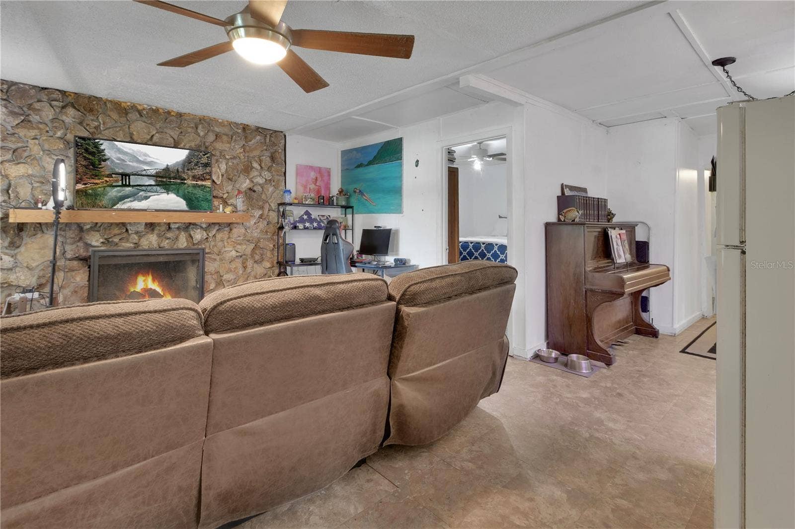 18931 E ALTOONA ROAD, Altoona, FL 32702 Living room