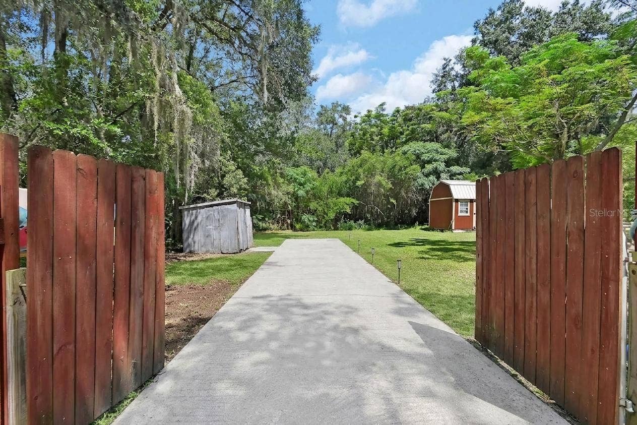 18931 E ALTOONA ROAD, Altoona, FL 32702 Virtually modified driveway