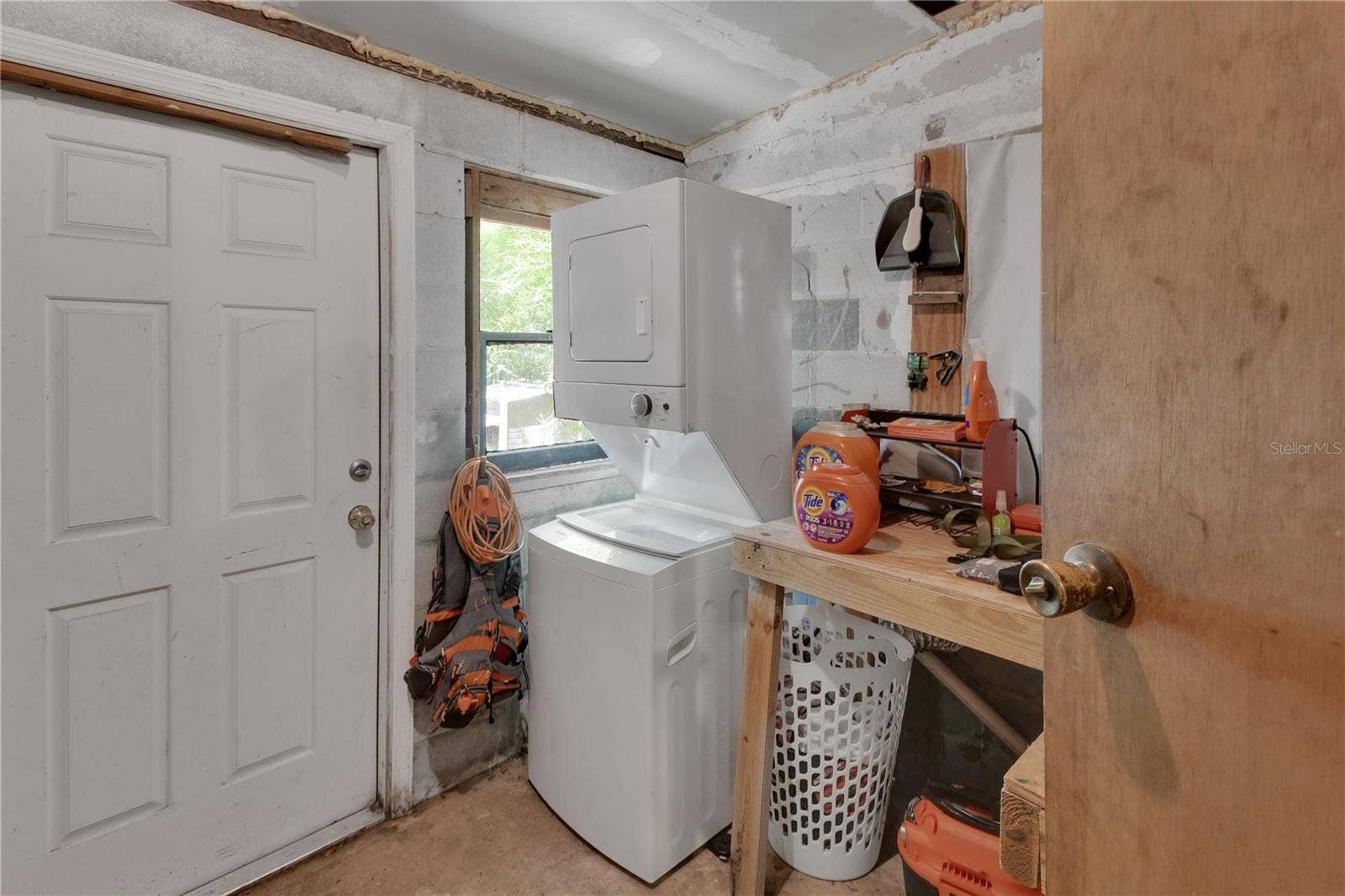 18931 E ALTOONA ROAD, Altoona, FL 32702 Laundry area