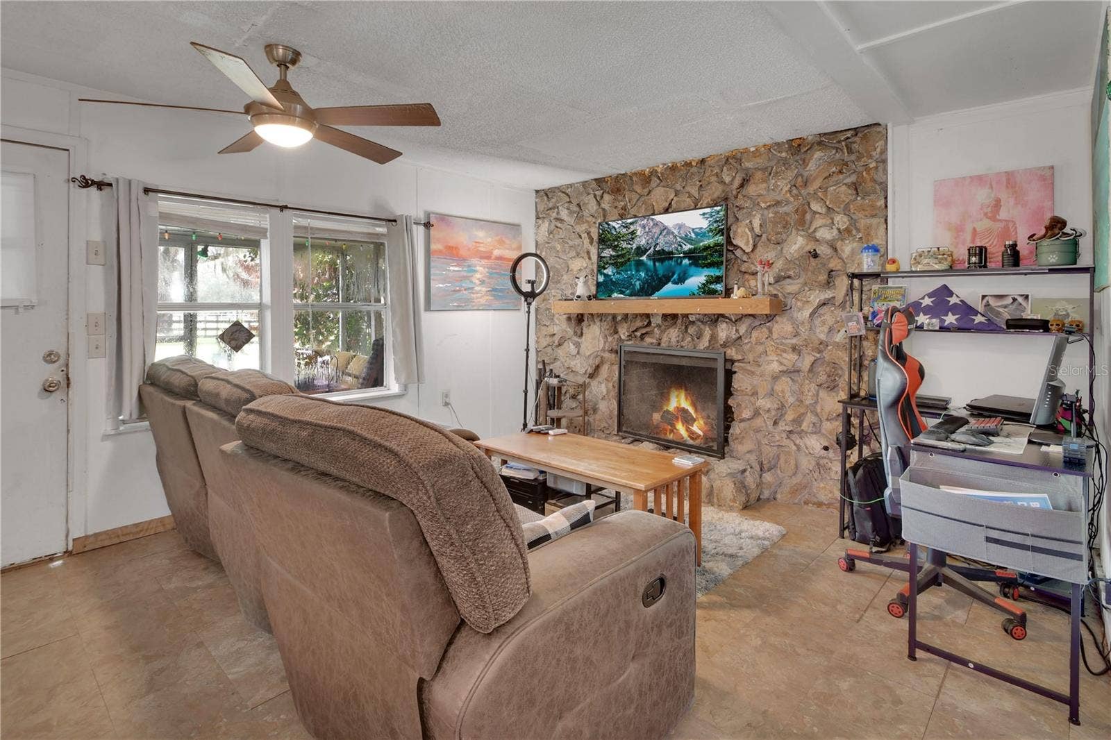 18931 E ALTOONA ROAD, Altoona, FL 32702 Living room