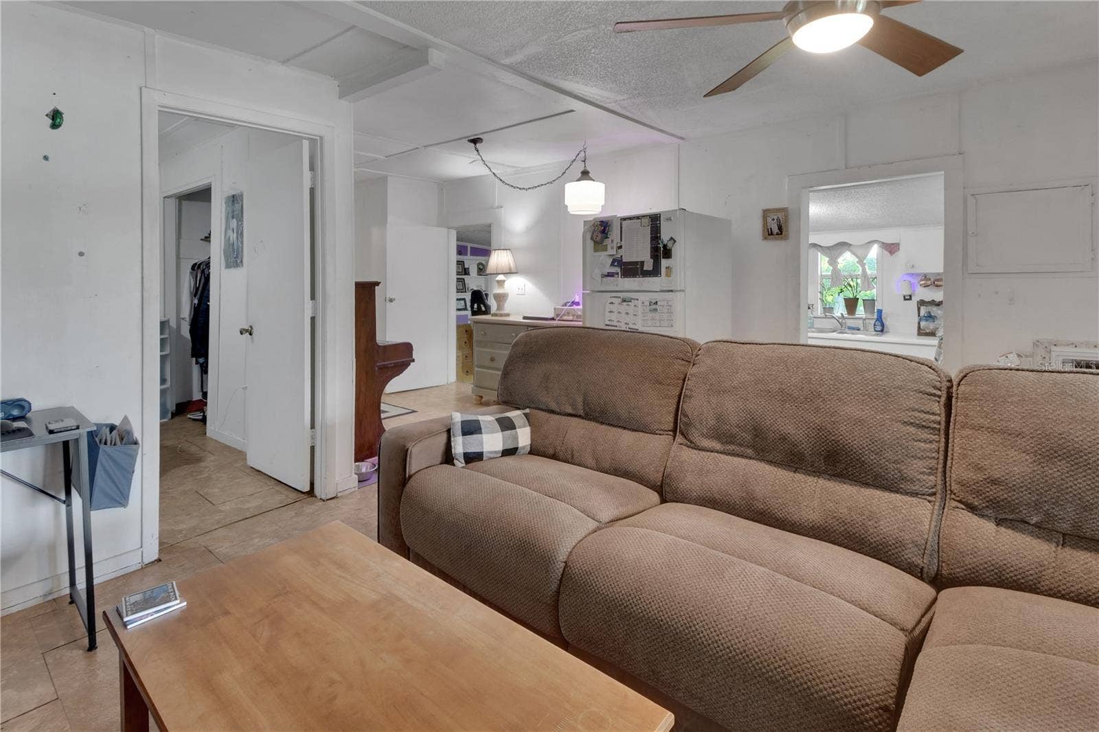 18931 E ALTOONA ROAD, Altoona, FL 32702 Living room