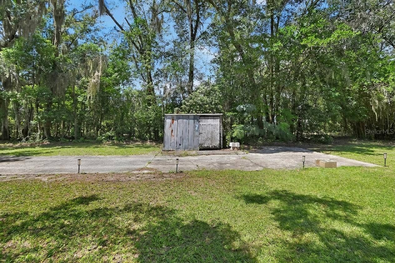18931 E ALTOONA ROAD, Altoona, FL 32702 Virtually modified back yard