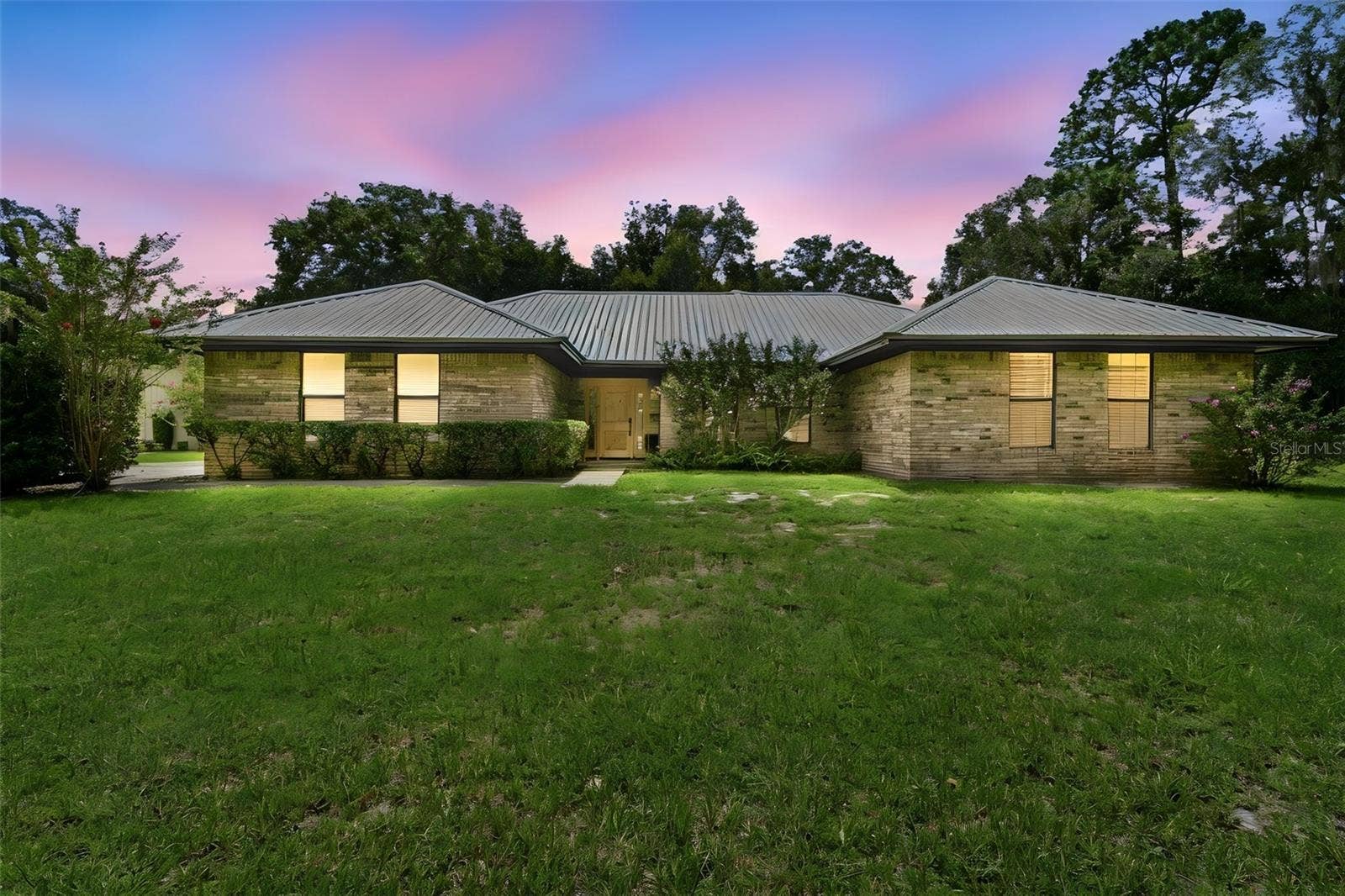 1530 W BERESFORD ROAD, Deland, FL 32720 WELCOME HOME!