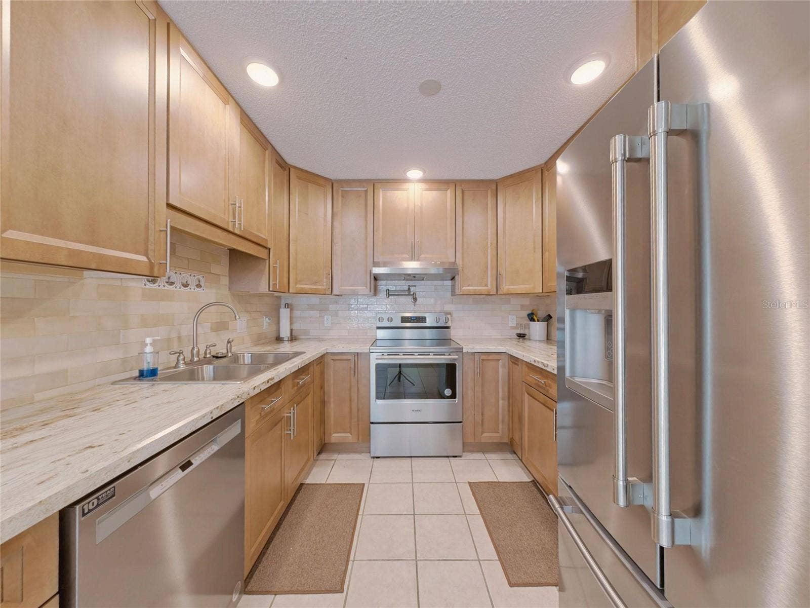 2490 S GLEN EAGLES DRIVE, Deland, FL 32724 stainless steele appliances