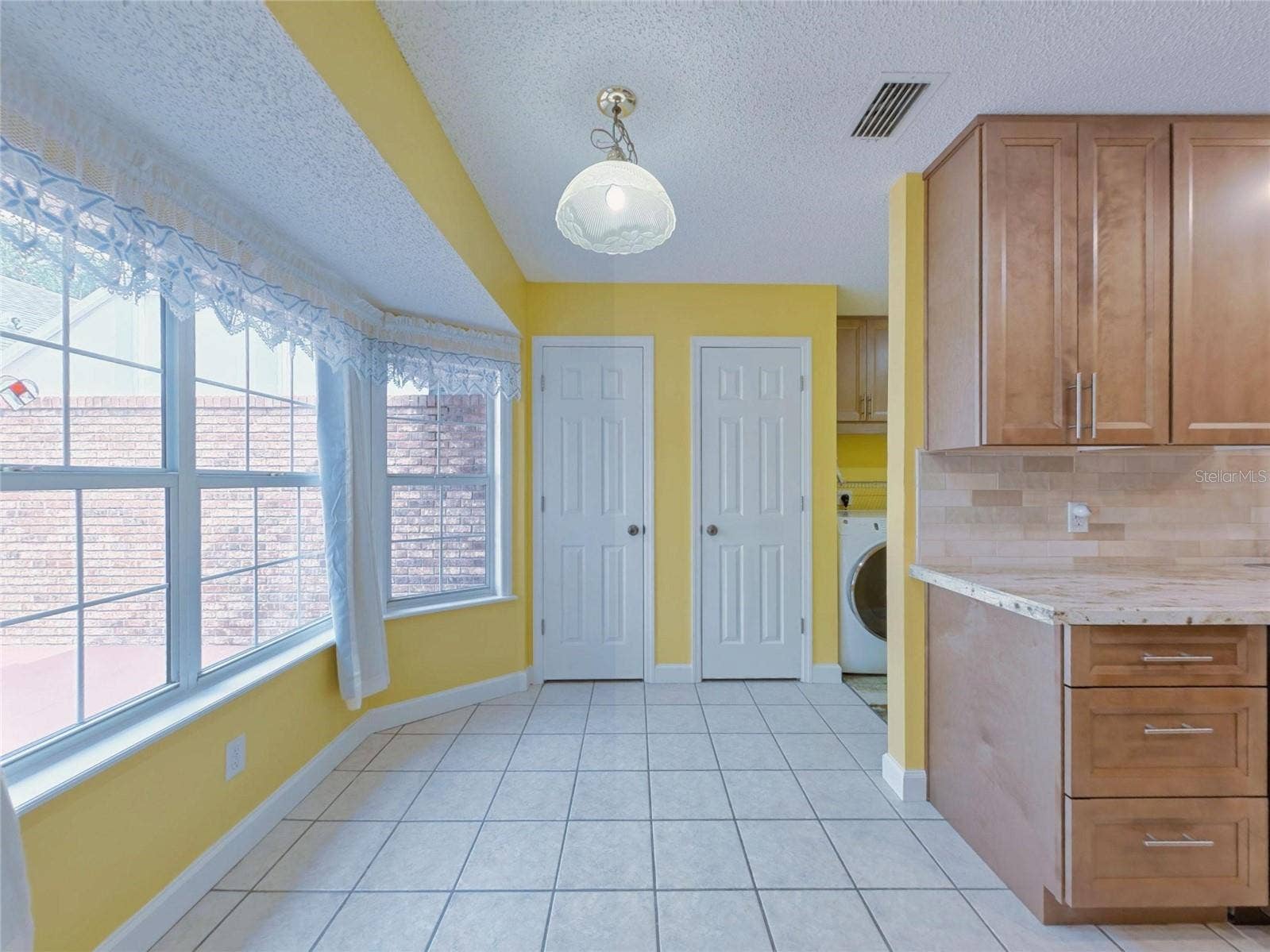 2490 S GLEN EAGLES DRIVE, Deland, FL 32724 eat in kitchen nook