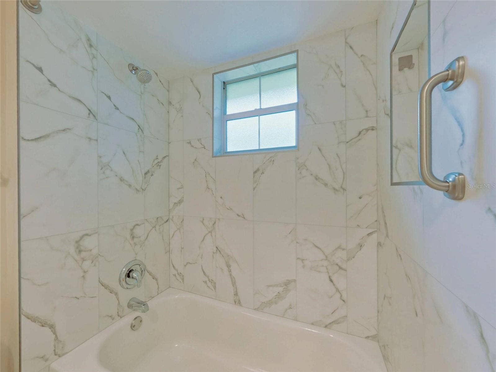 2490 S GLEN EAGLES DRIVE, Deland, FL 32724 tub & shower combo