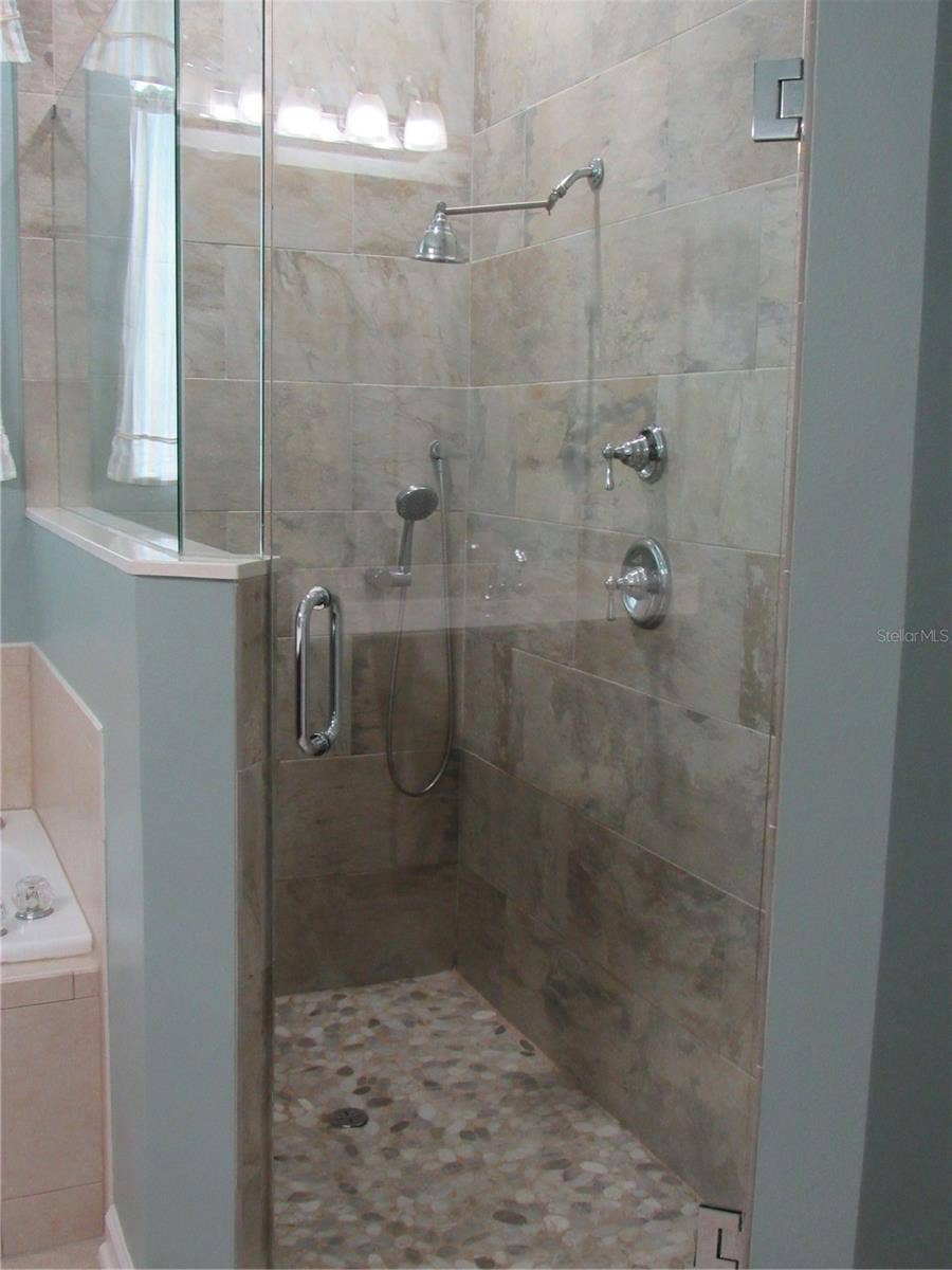 506 HERON POINT WAY, Deland, FL 32724 WALK IN SHOWER