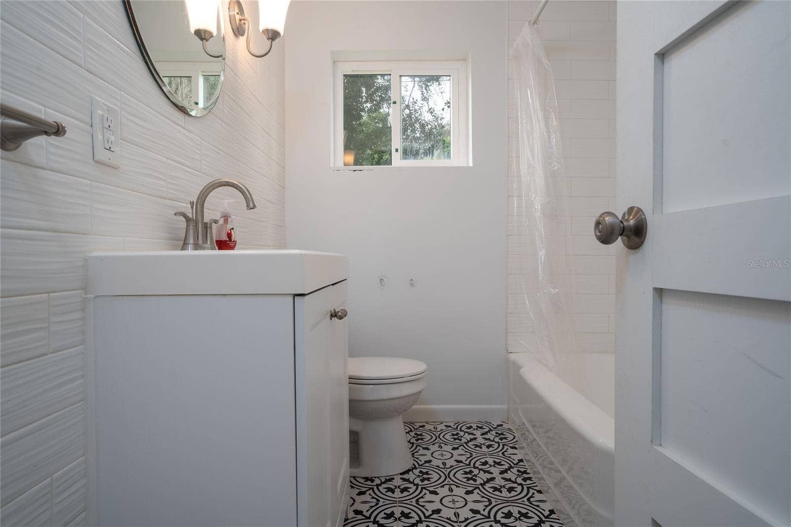 1004 N CAMPHOR LANE, Deland, FL 32720 1004 N CAMPHOR LANE, Deland, FL 32720