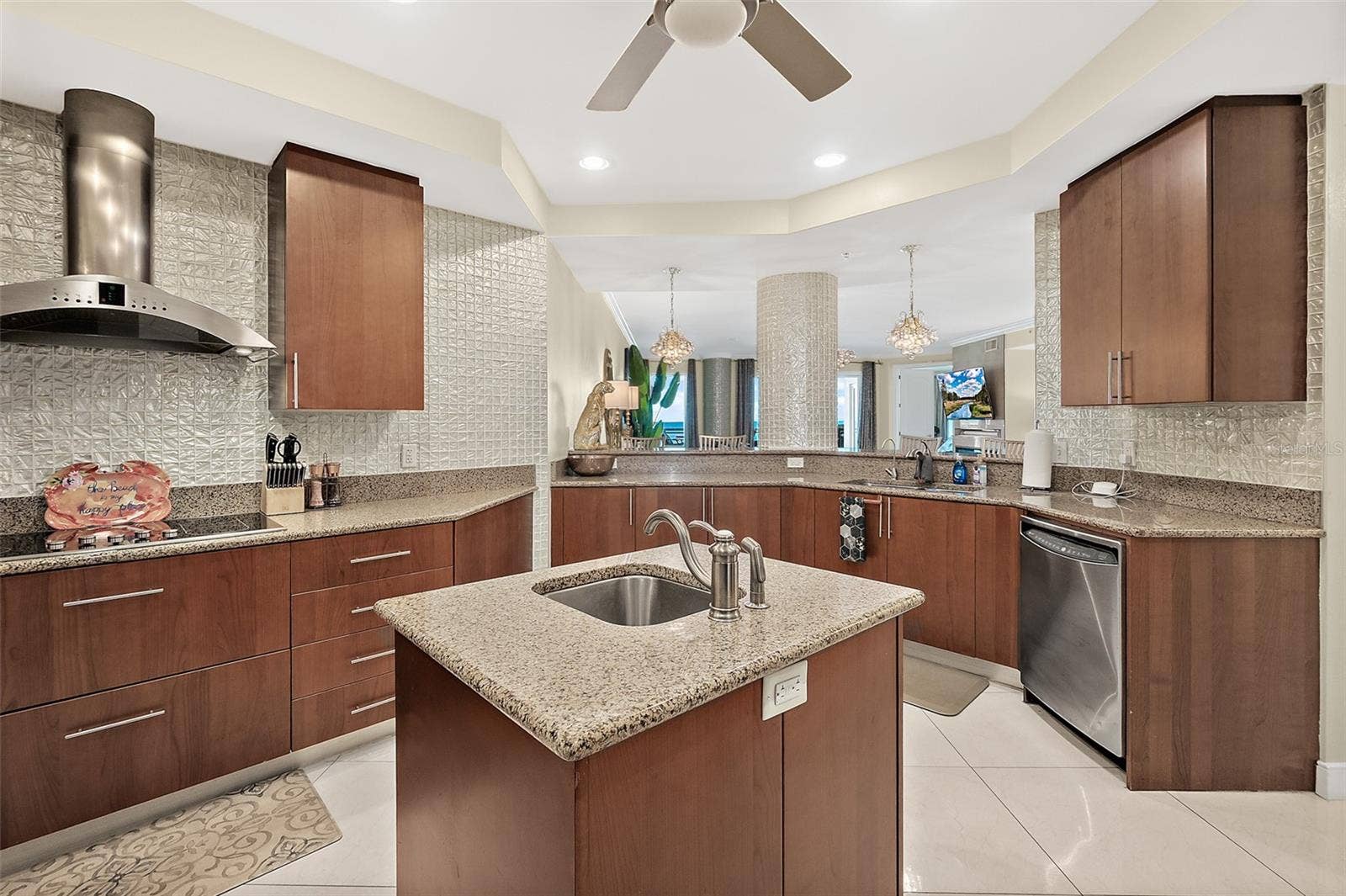 1925 S ATLANTIC AVENUE, #306, Daytona Beach Shores, FL 32118 Center island