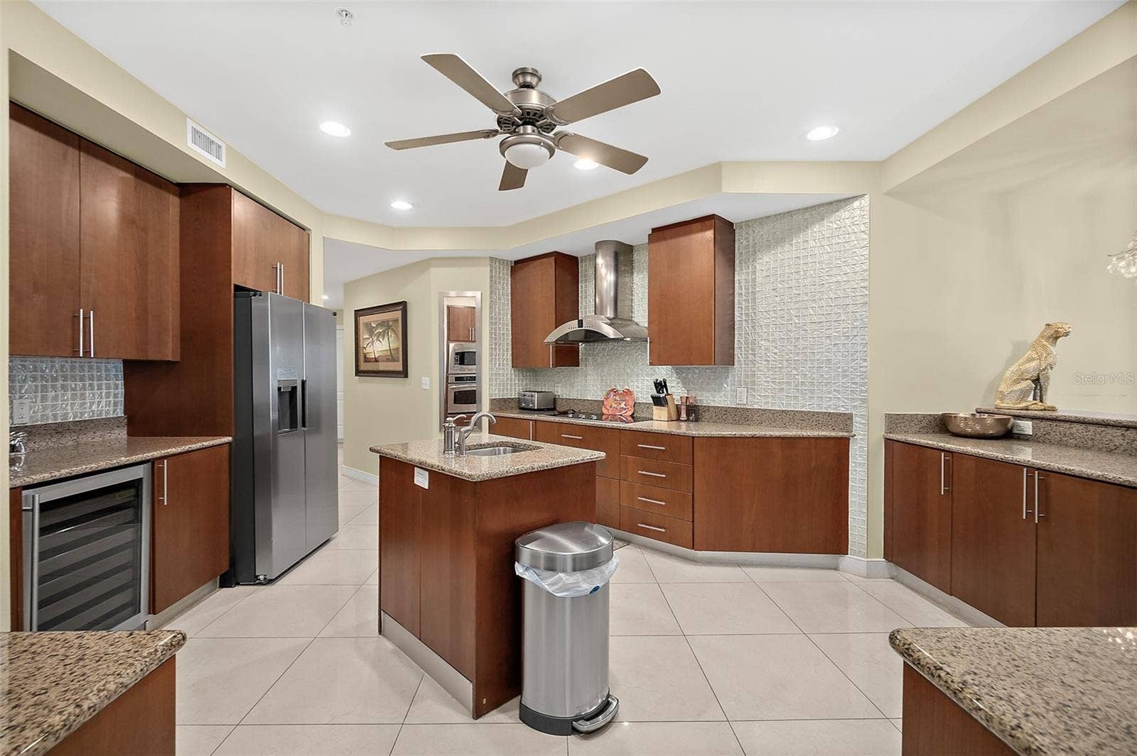 1925 S ATLANTIC AVENUE, #306, Daytona Beach Shores, FL 32118 Custom cabinets