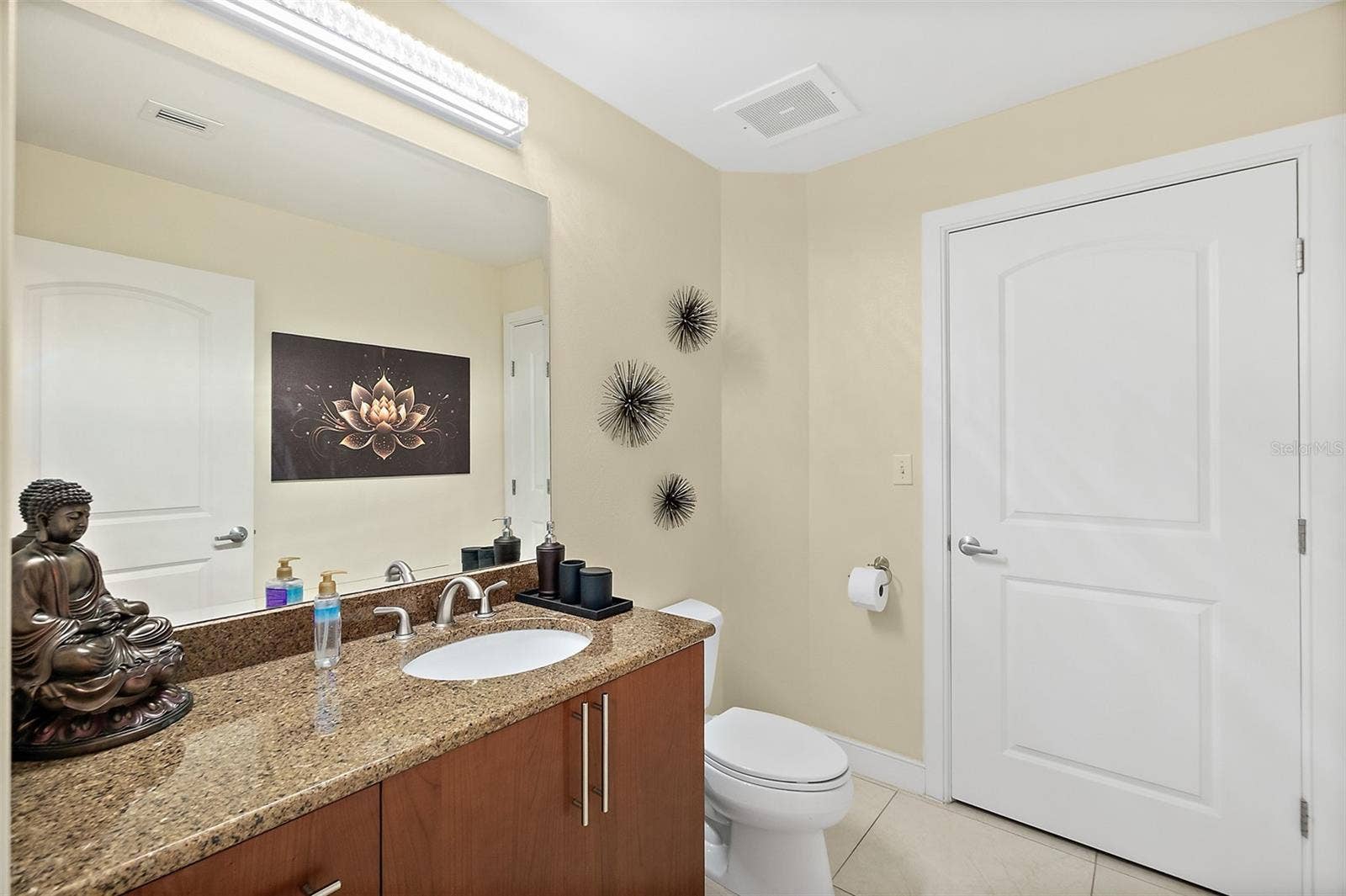 1925 S ATLANTIC AVENUE, #306, Daytona Beach Shores, FL 32118 Guest bathroom